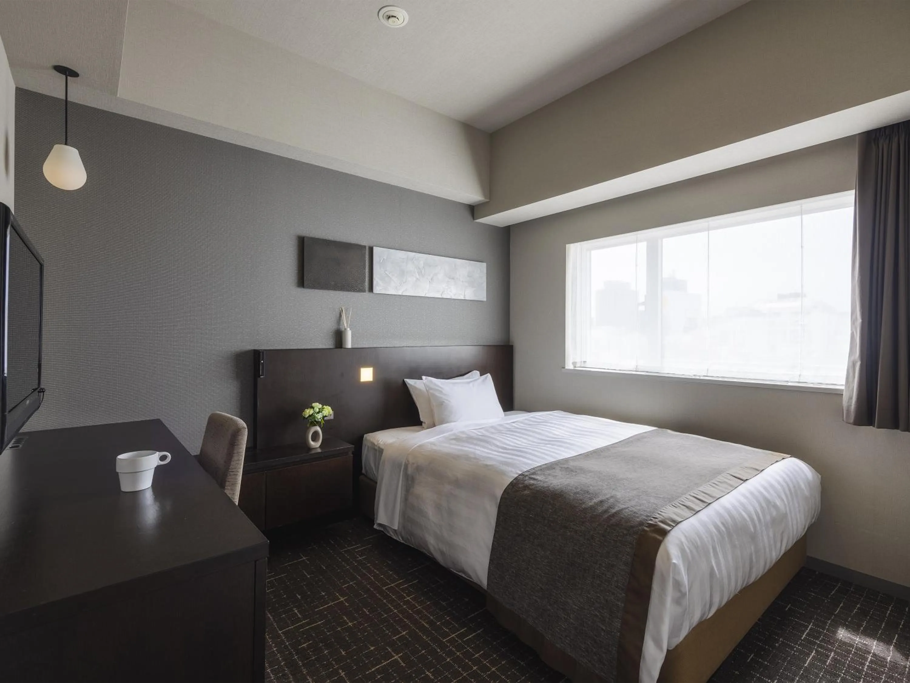 Photo of the whole room, Bed in Hiroshima Washington Hotel