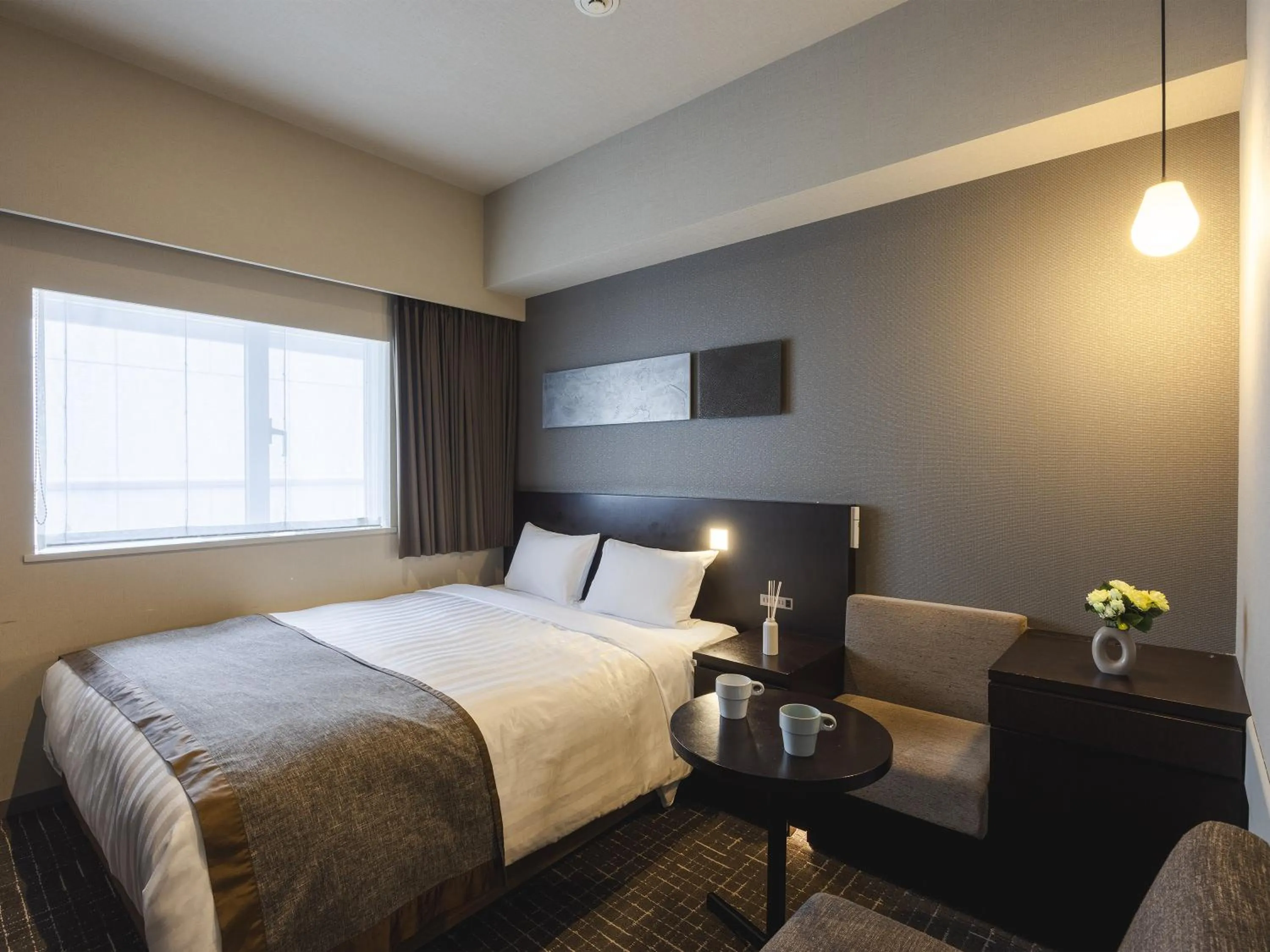 Photo of the whole room, Bed in Hiroshima Washington Hotel