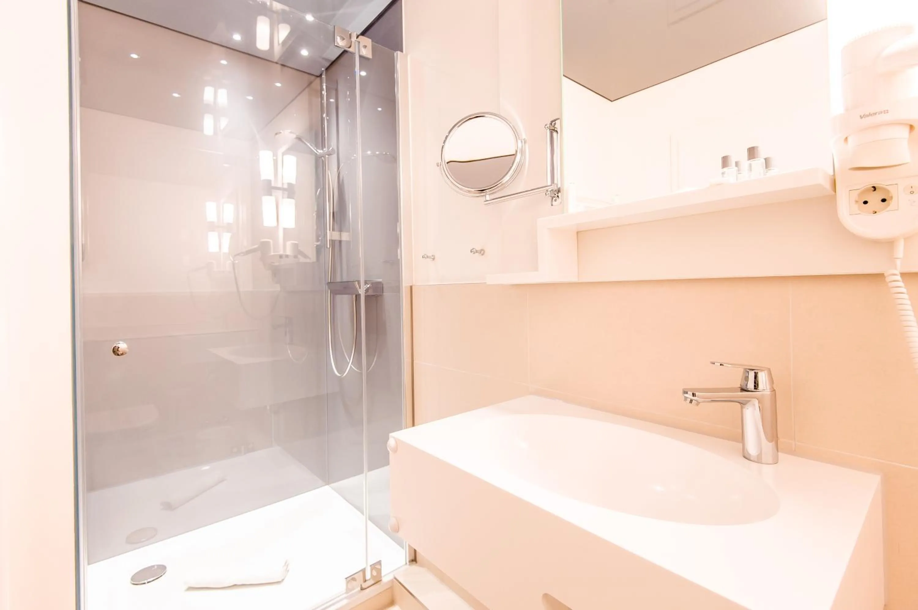 Bathroom in Hotel Am Alten Hafen