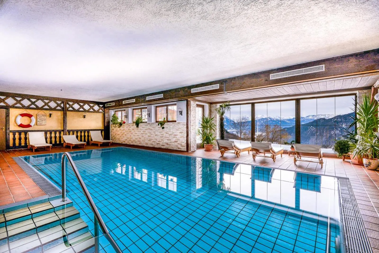 Pool view in Alpenhotel Denninglehen