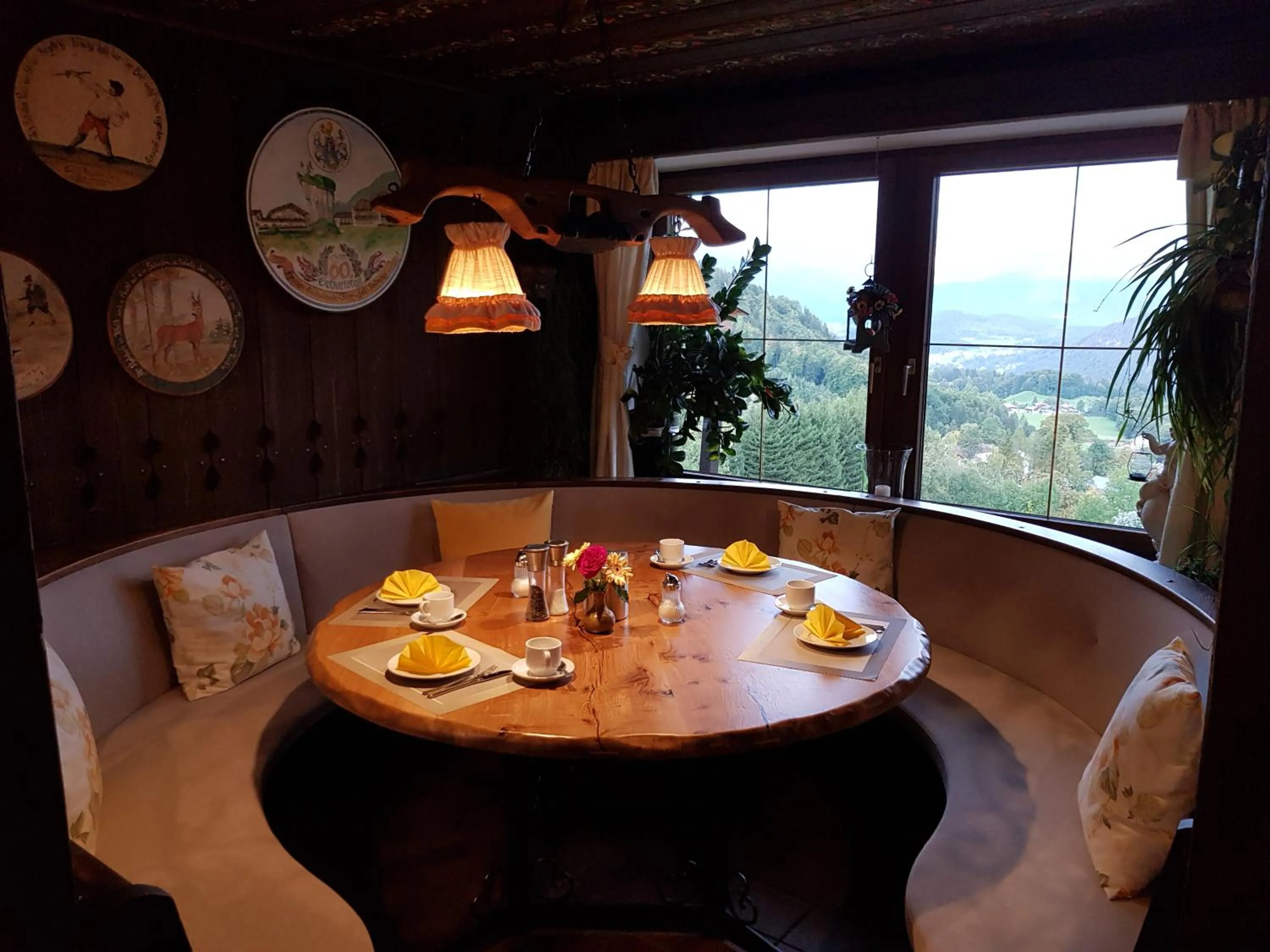 Restaurant/places to eat in Alpenhotel Denninglehen