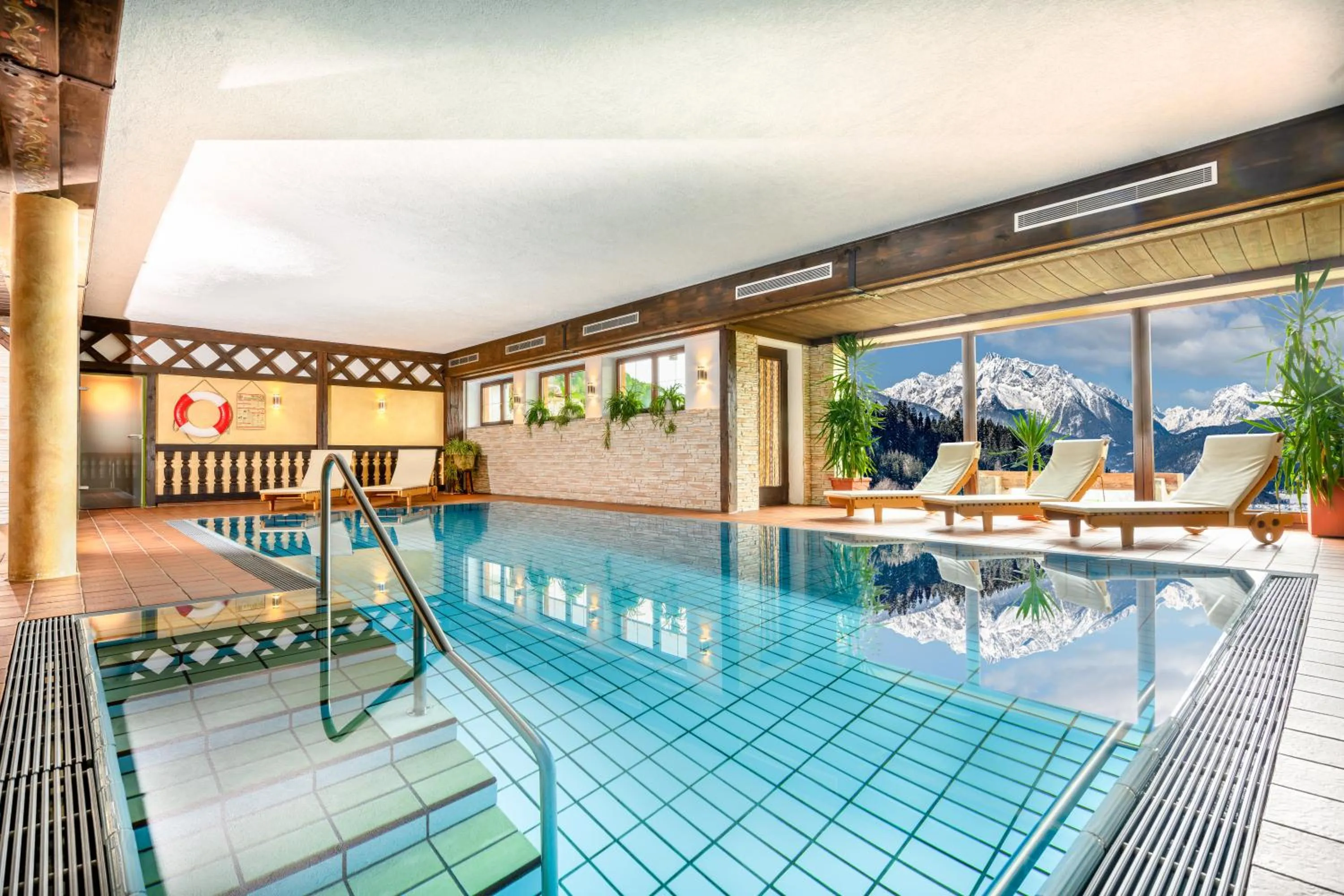 Swimming pool in Alpenhotel Denninglehen