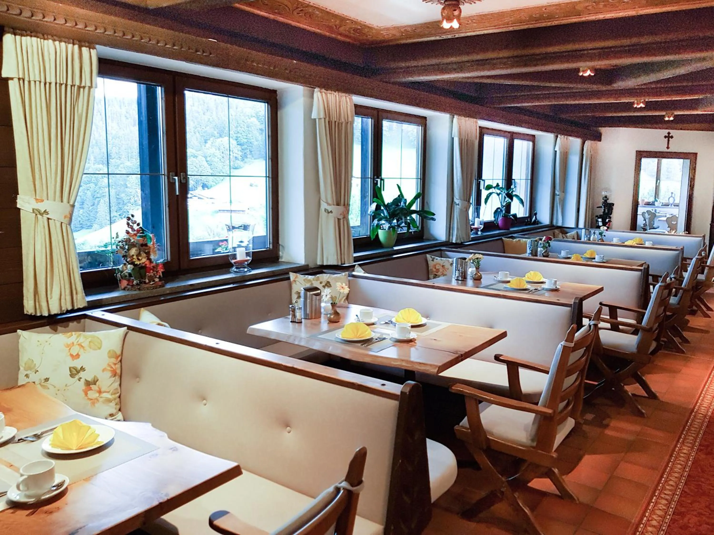 Restaurant/places to eat in Alpenhotel Denninglehen