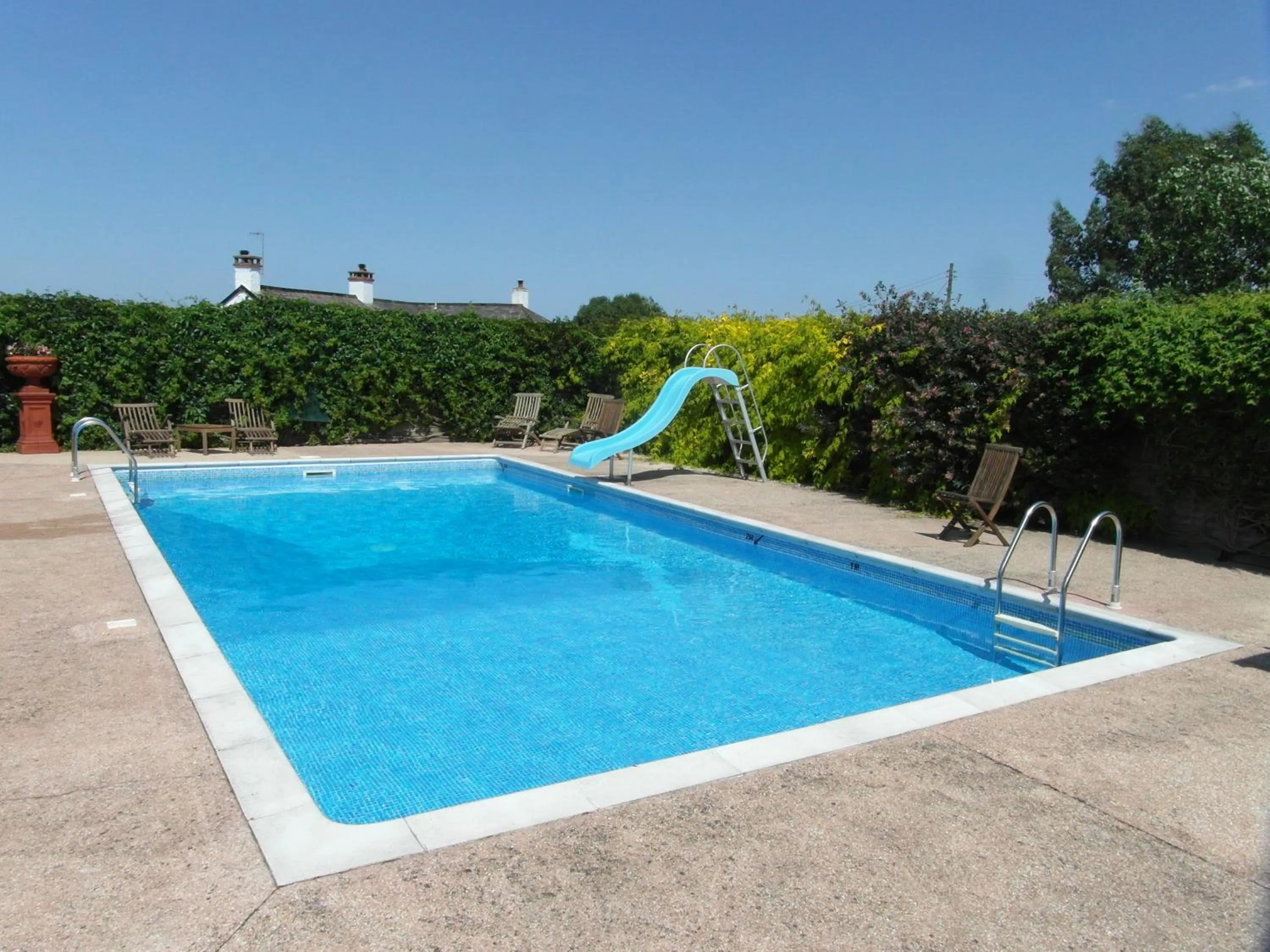 Swimming pool in Bournestream