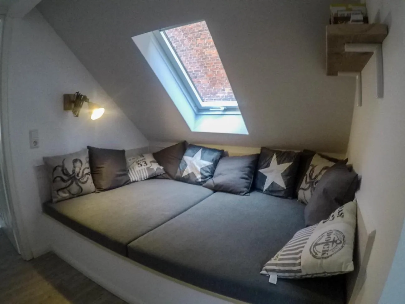 Seating area, Bed in Hotel Stadt Cuxhaven