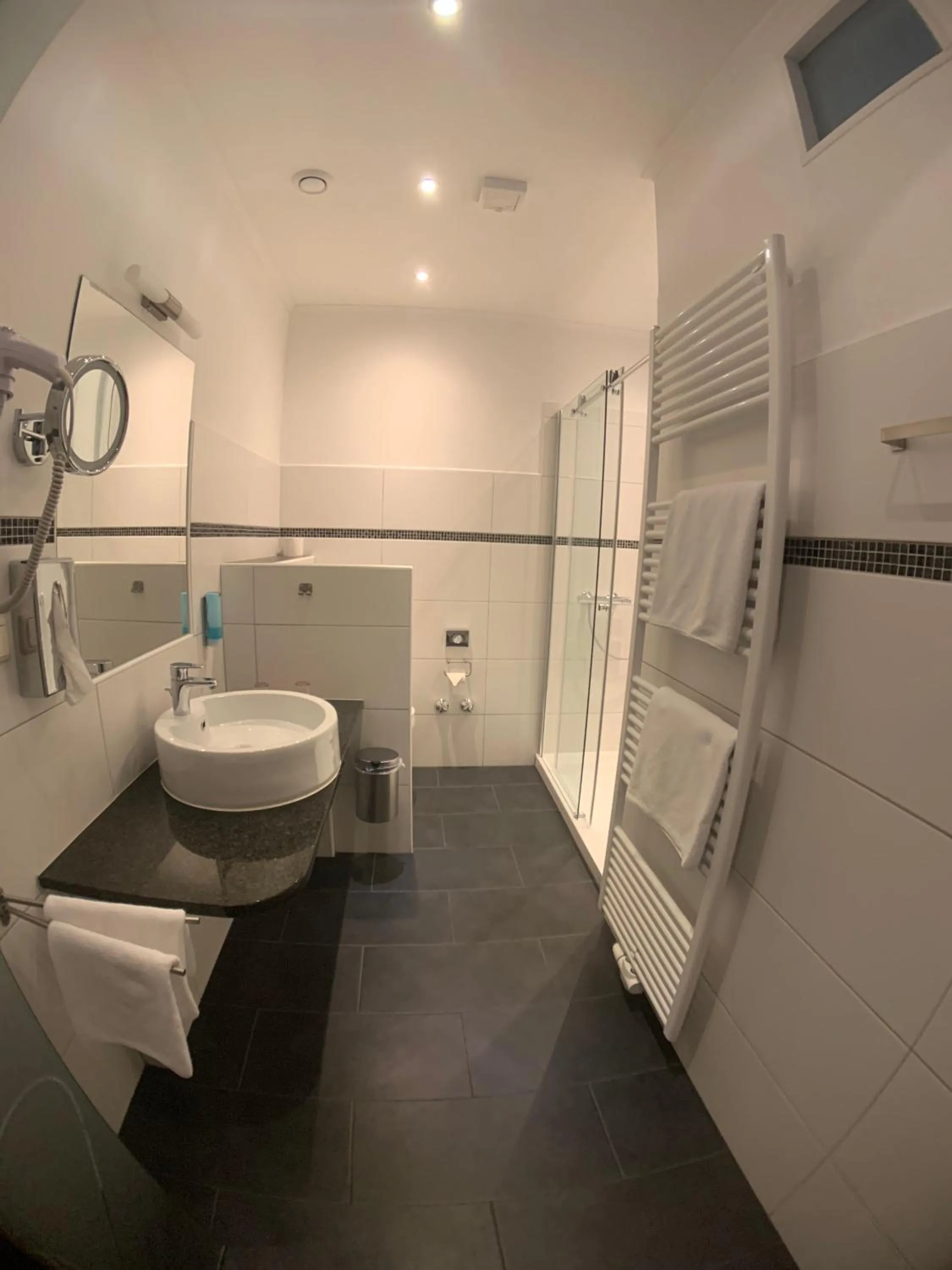 Bathroom in Hotel Stadt Cuxhaven