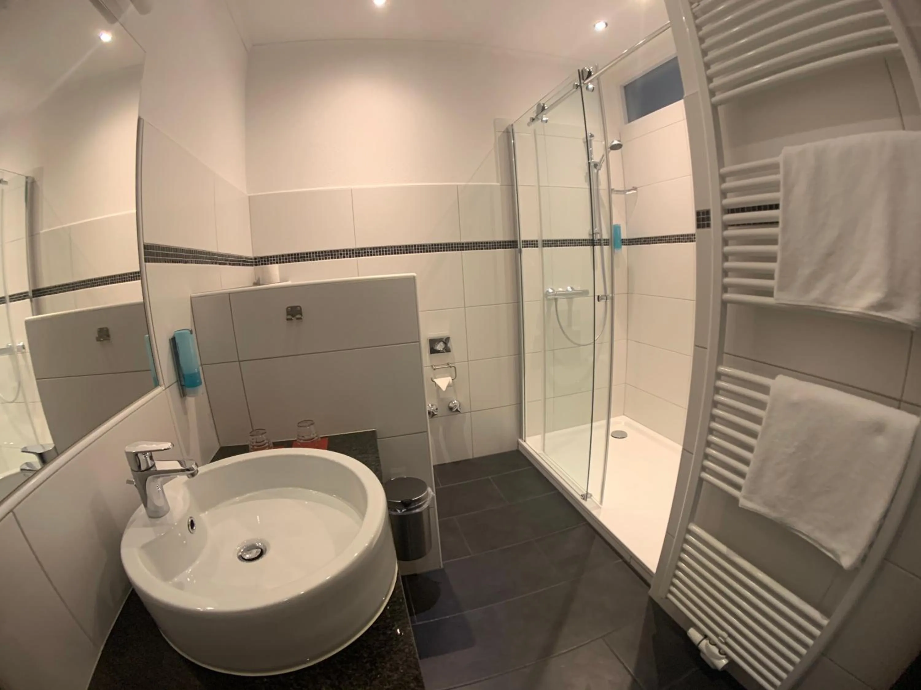 Bathroom in Hotel Stadt Cuxhaven