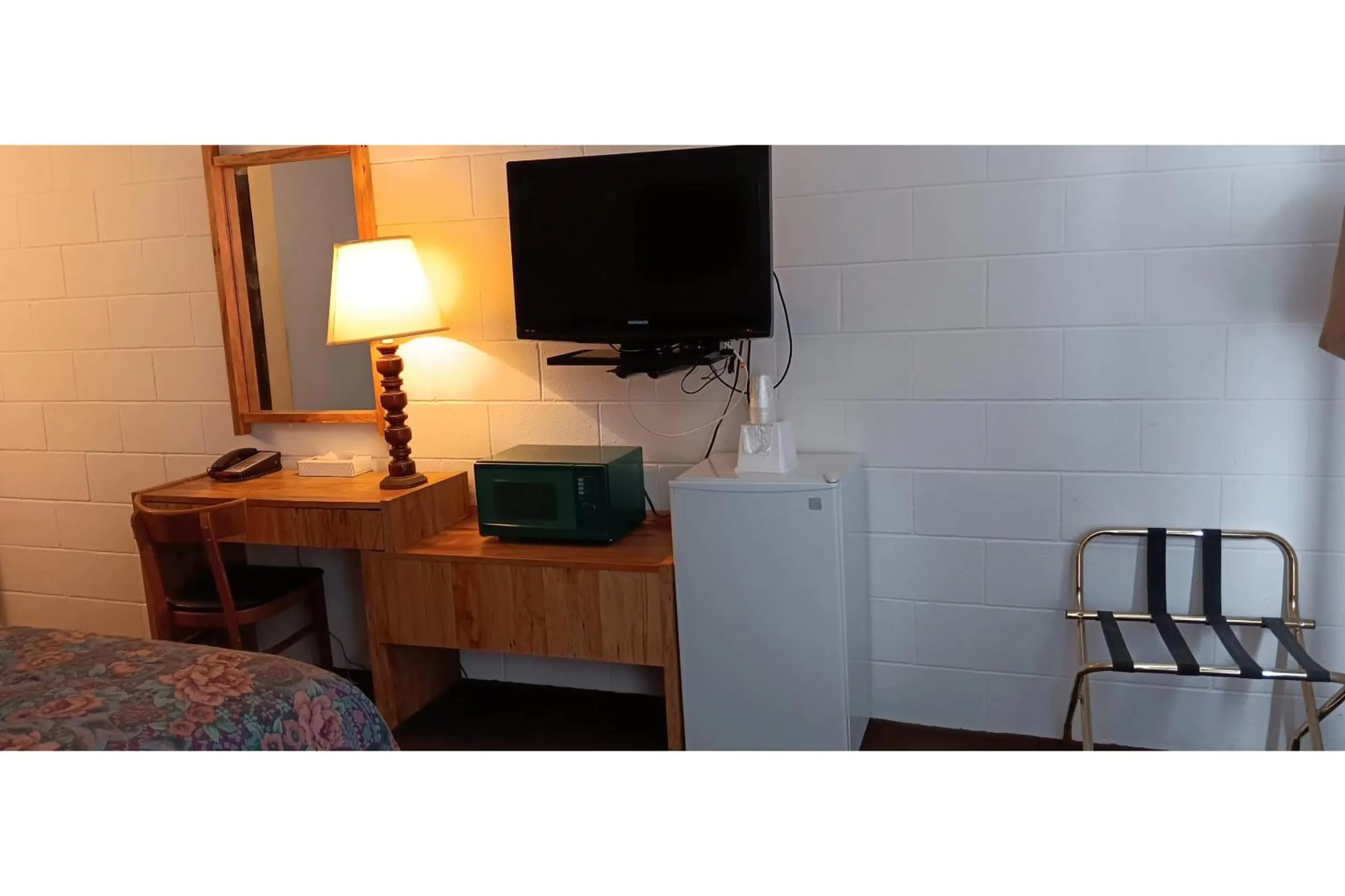 Bedroom in Scotwood Motel by OYO Washburn ND