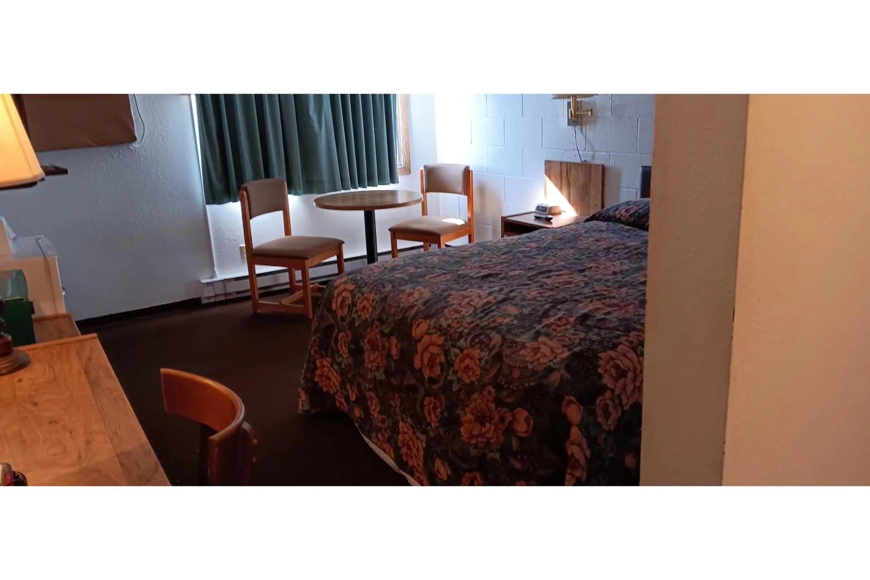 Bedroom in Scotwood Motel by OYO Washburn ND