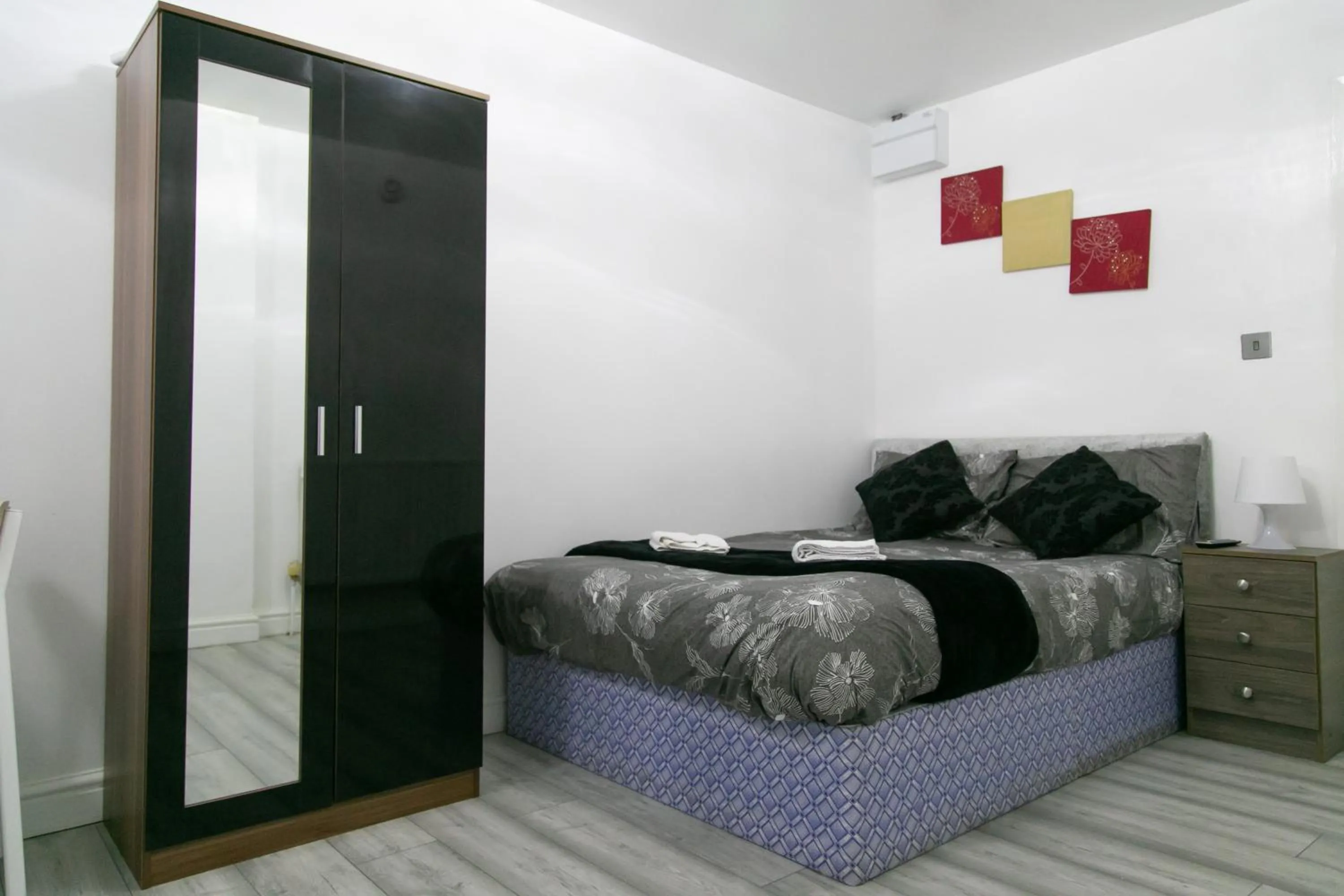 Bed in Cheetham Hills Apartments