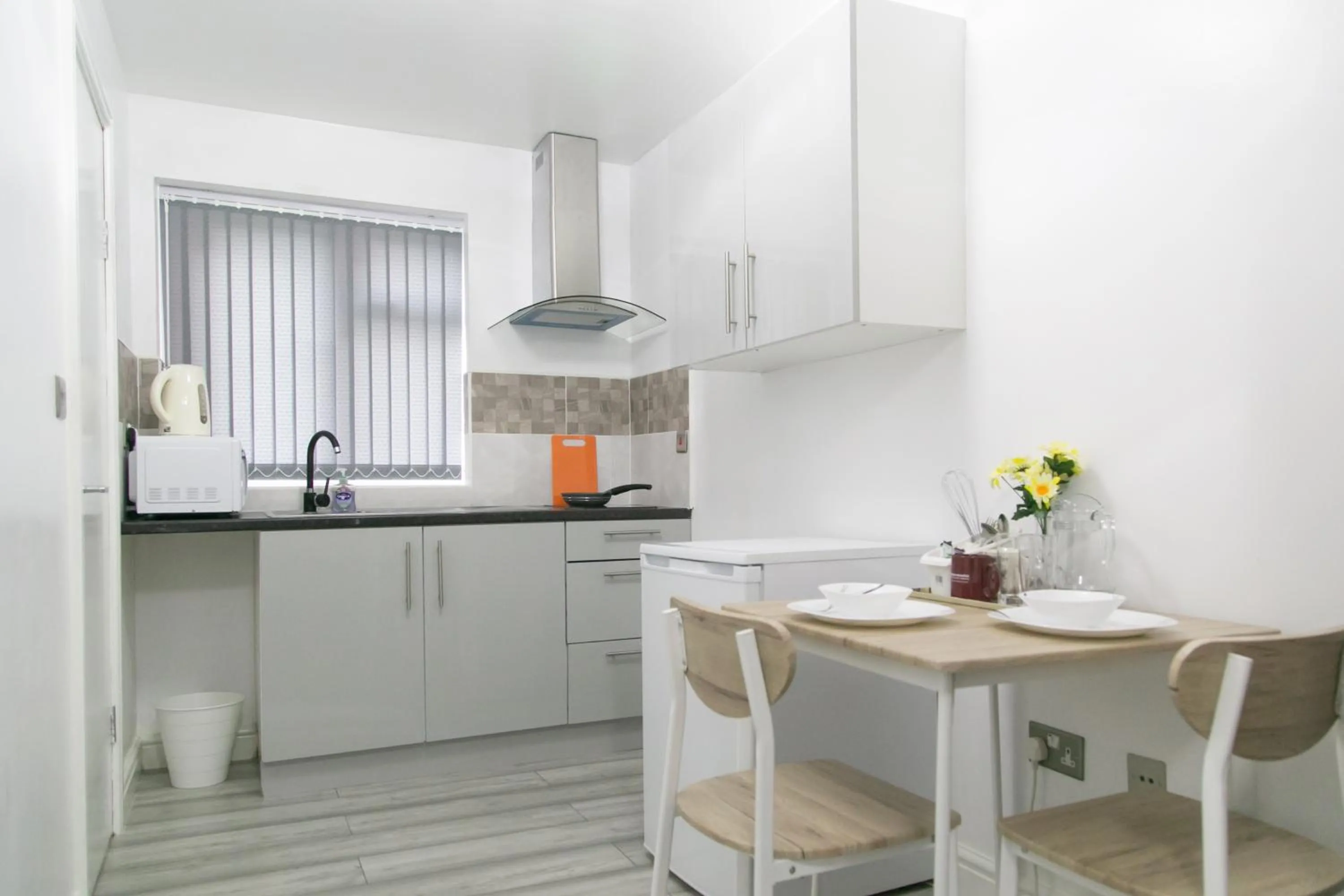 Kitchen or kitchenette in Cheetham Hills Apartments