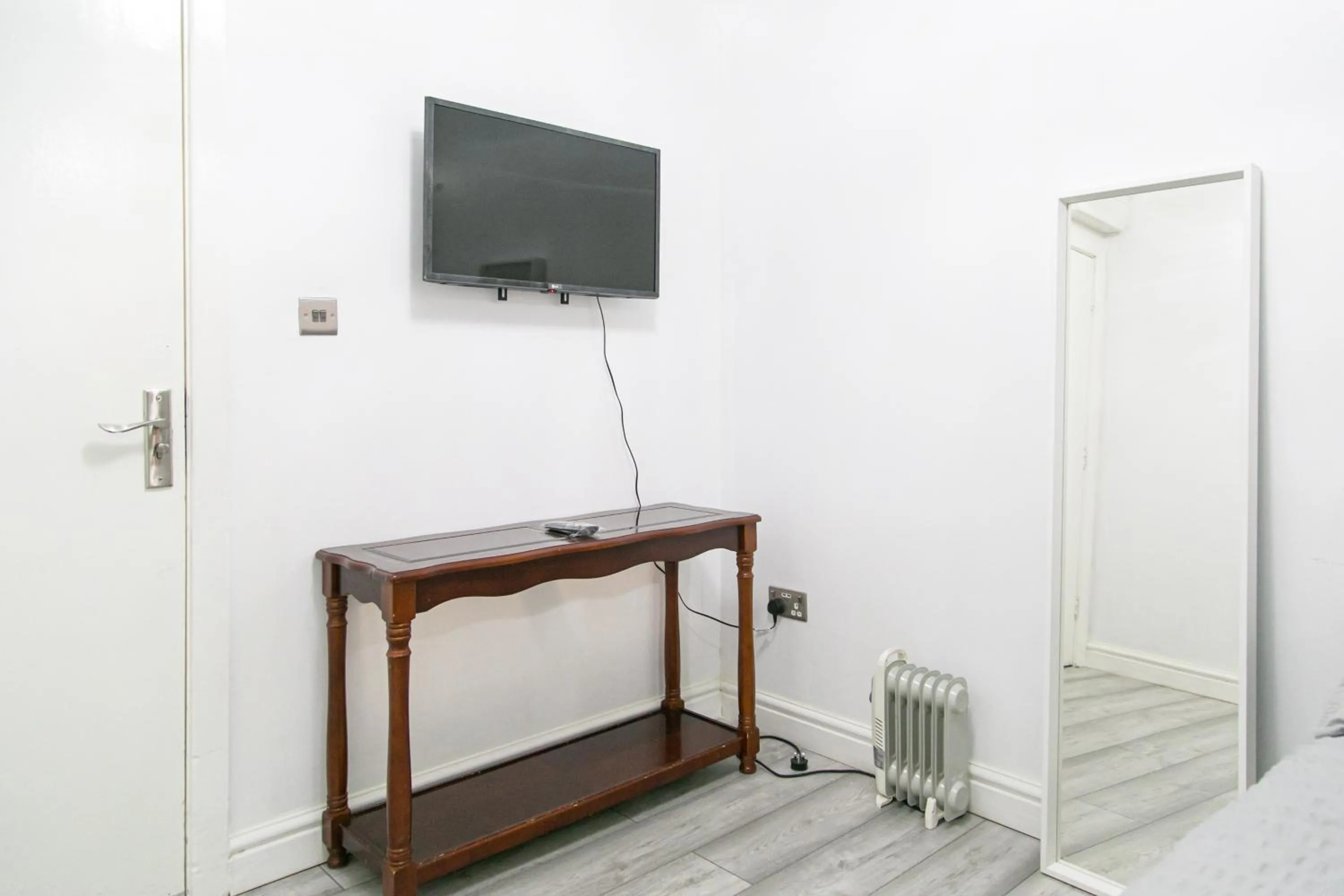 TV and multimedia in Cheetham Hills Apartments