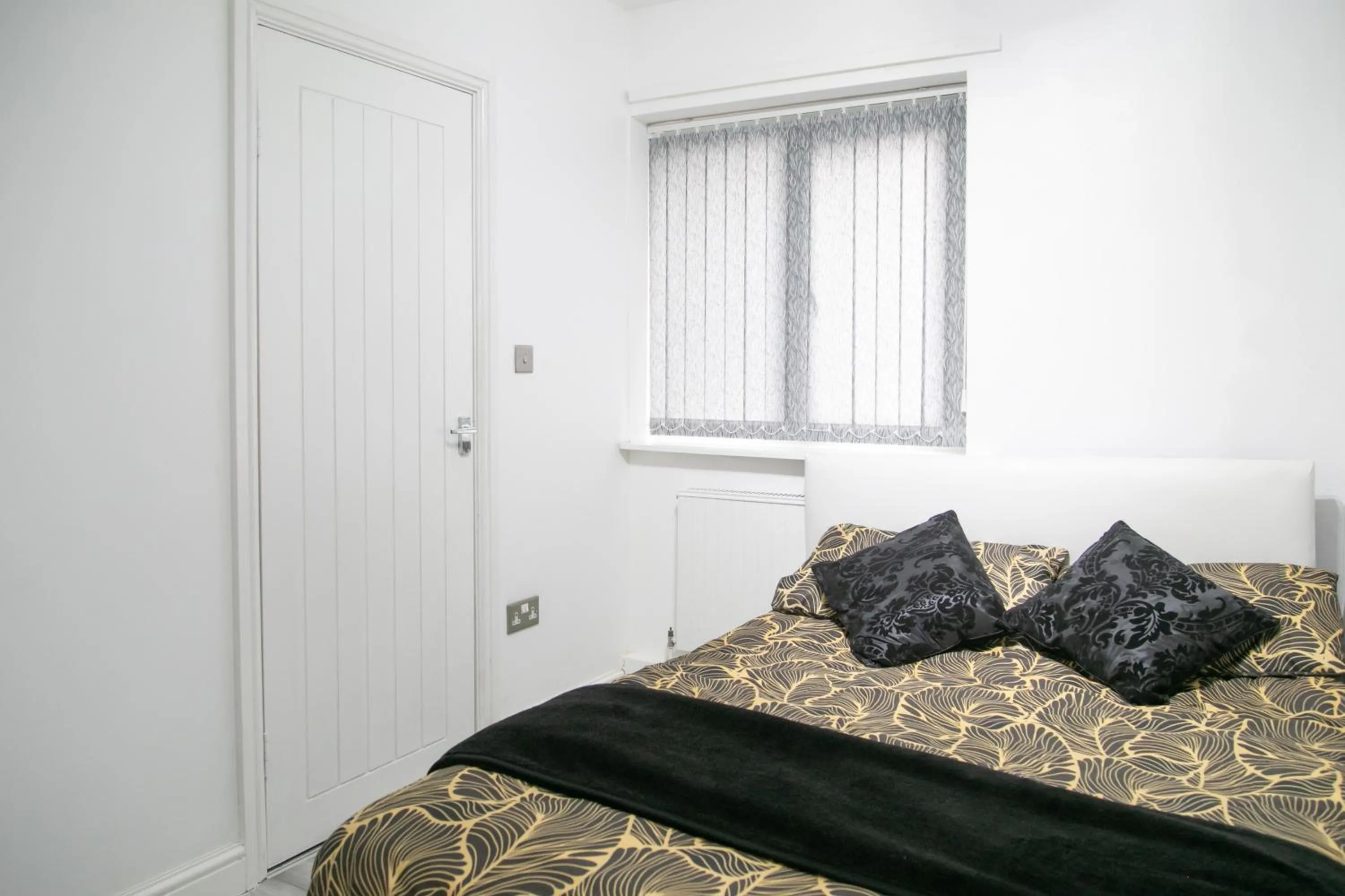 Other, Bed in Cheetham Hills Apartments