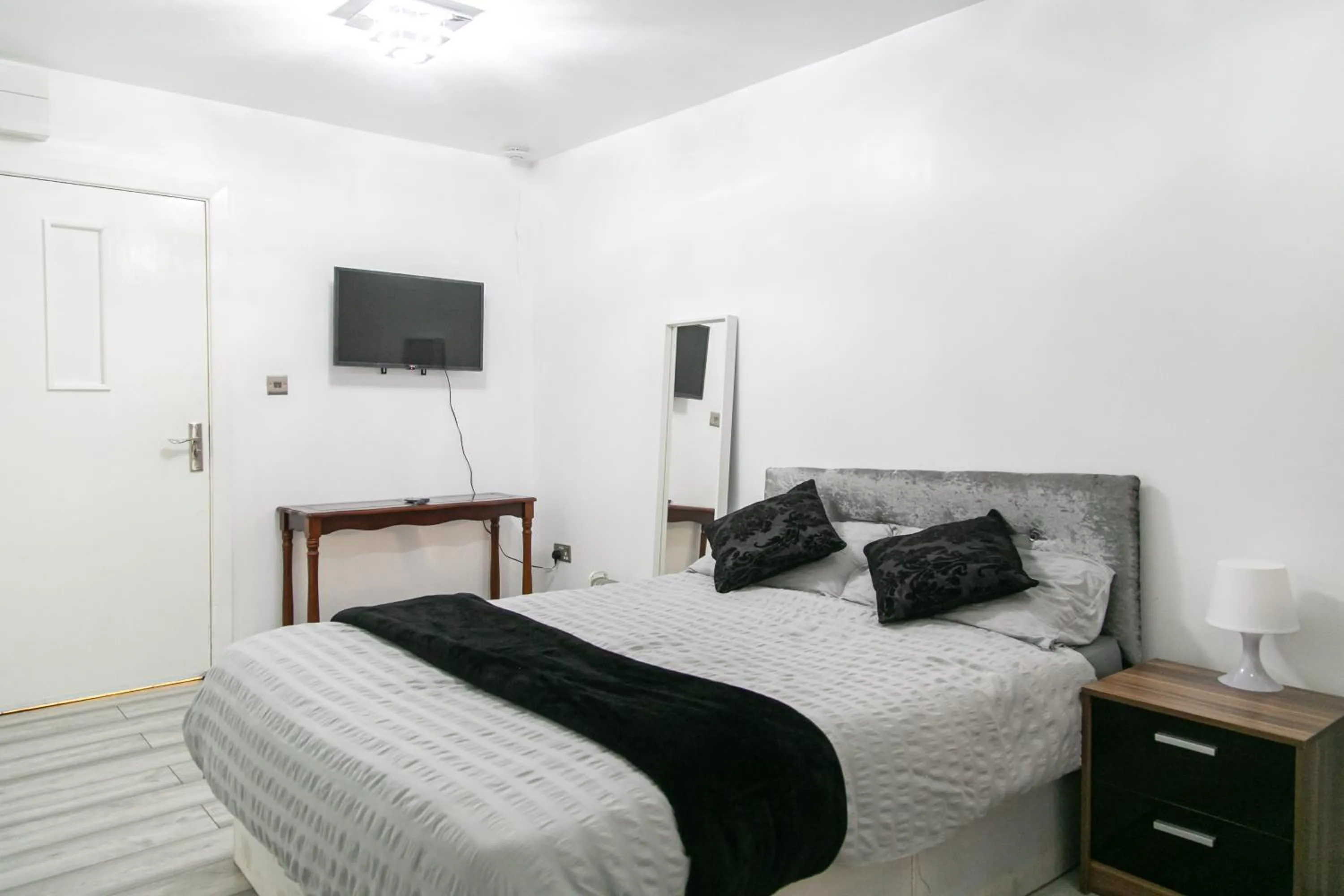Bed in Cheetham Hills Apartments