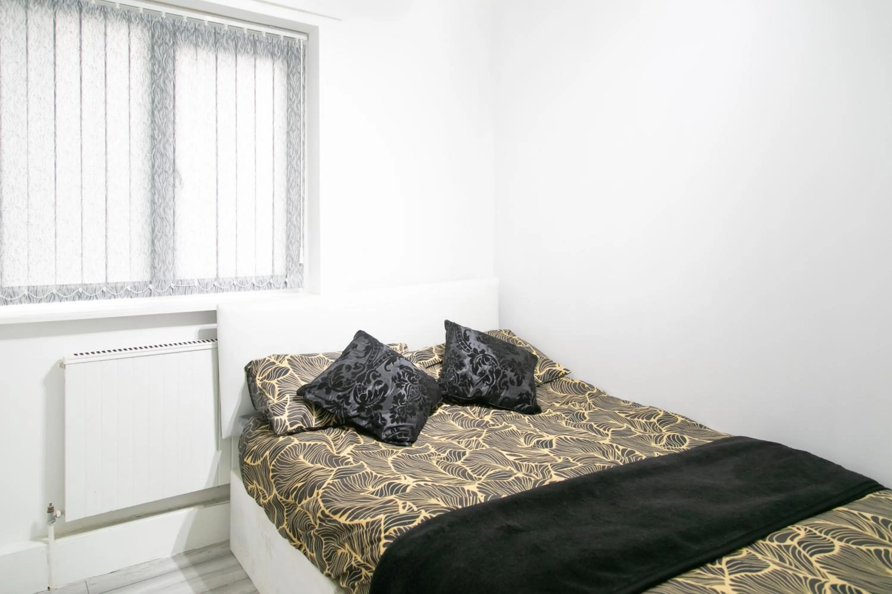 Bed in Cheetham Hills Apartments