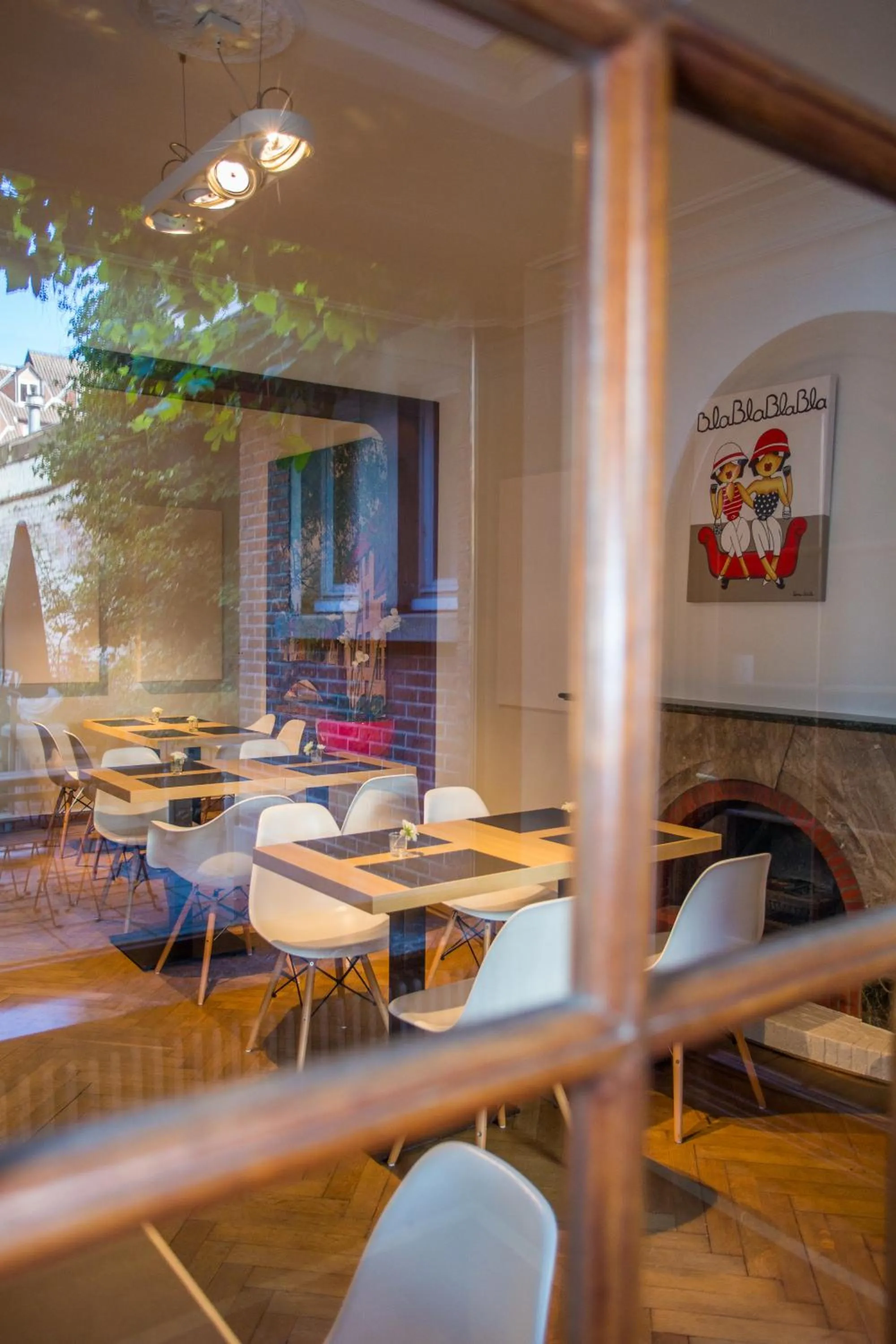 Restaurant/places to eat in Hotel Bla Bla