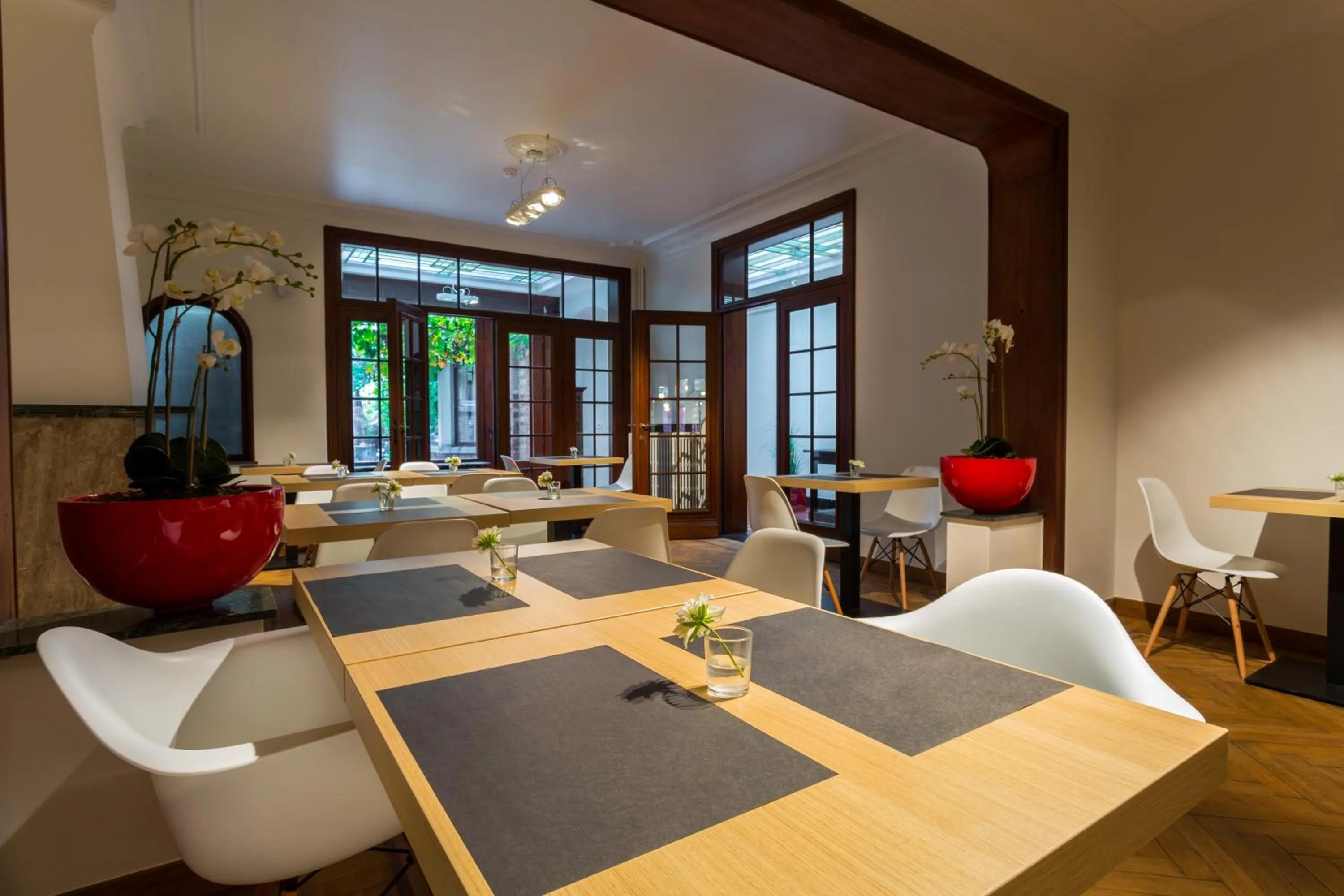 Restaurant/places to eat in Hotel Bla Bla