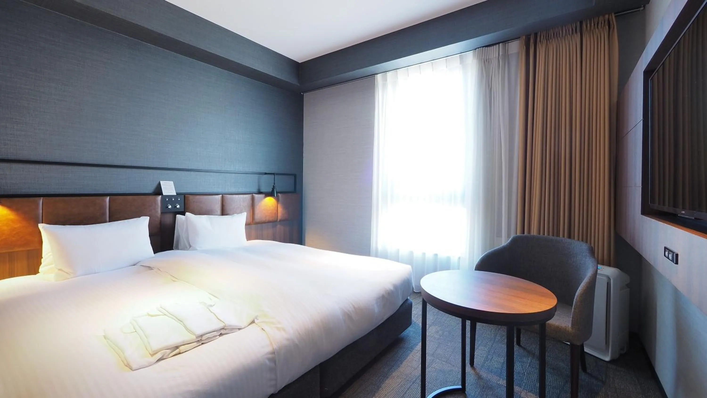 Photo of the whole room, Bed in Joytel Hotel Osaka Shinsekai