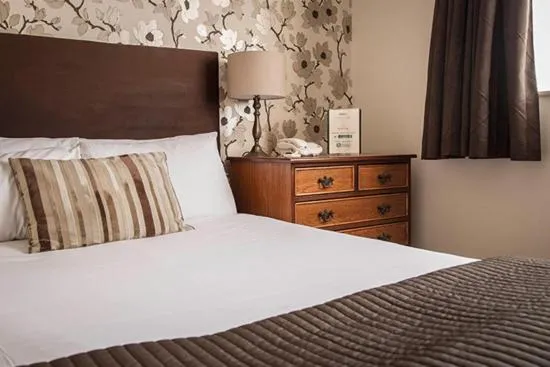 Bed in The Crystal Lodge Hotel