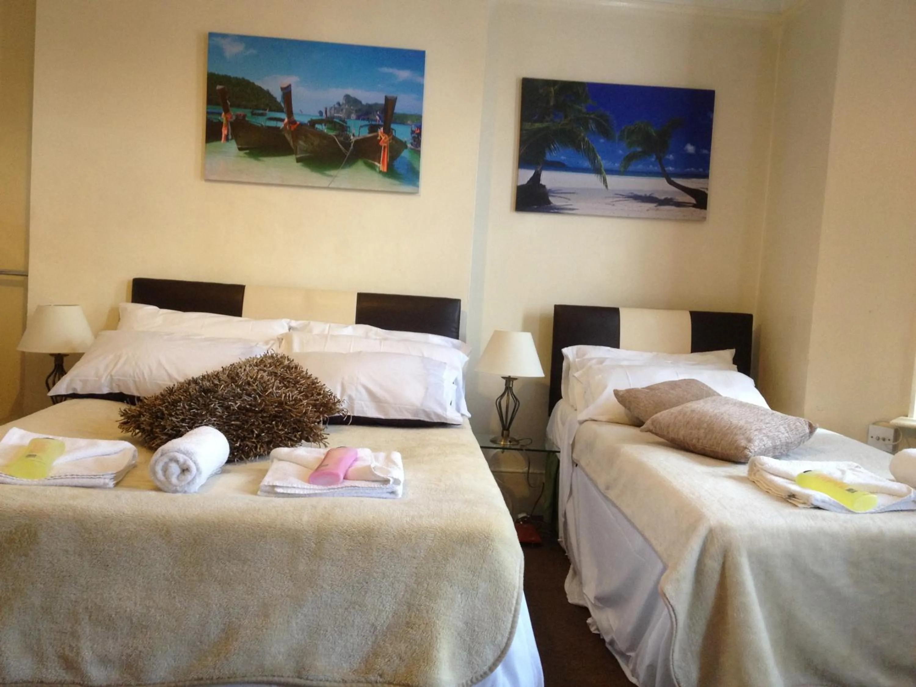 Bed in The Crystal Lodge Hotel