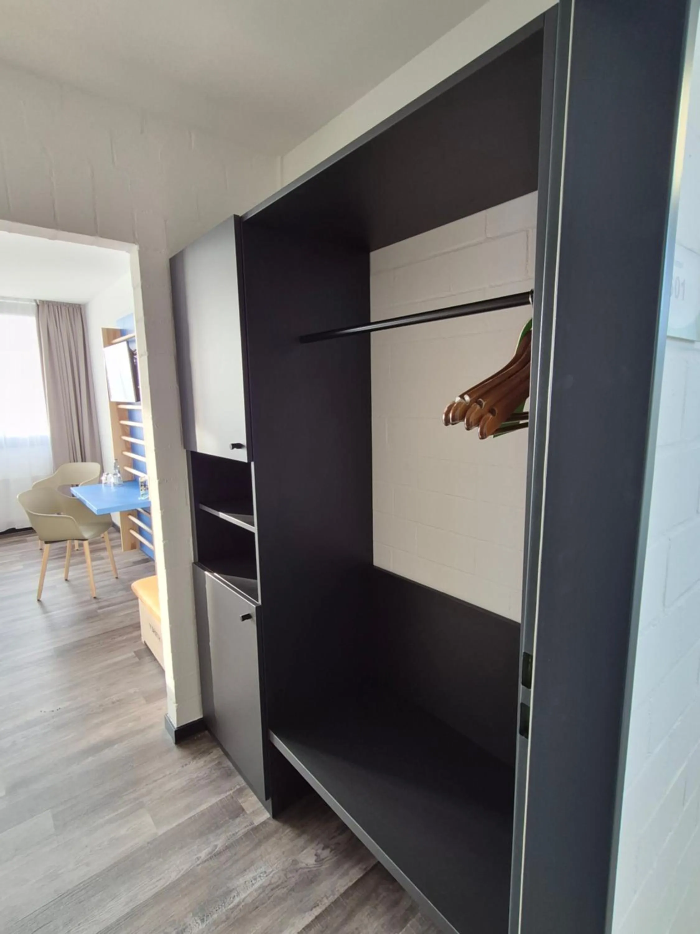 wardrobe in RTB-Hotel - Sportschule
