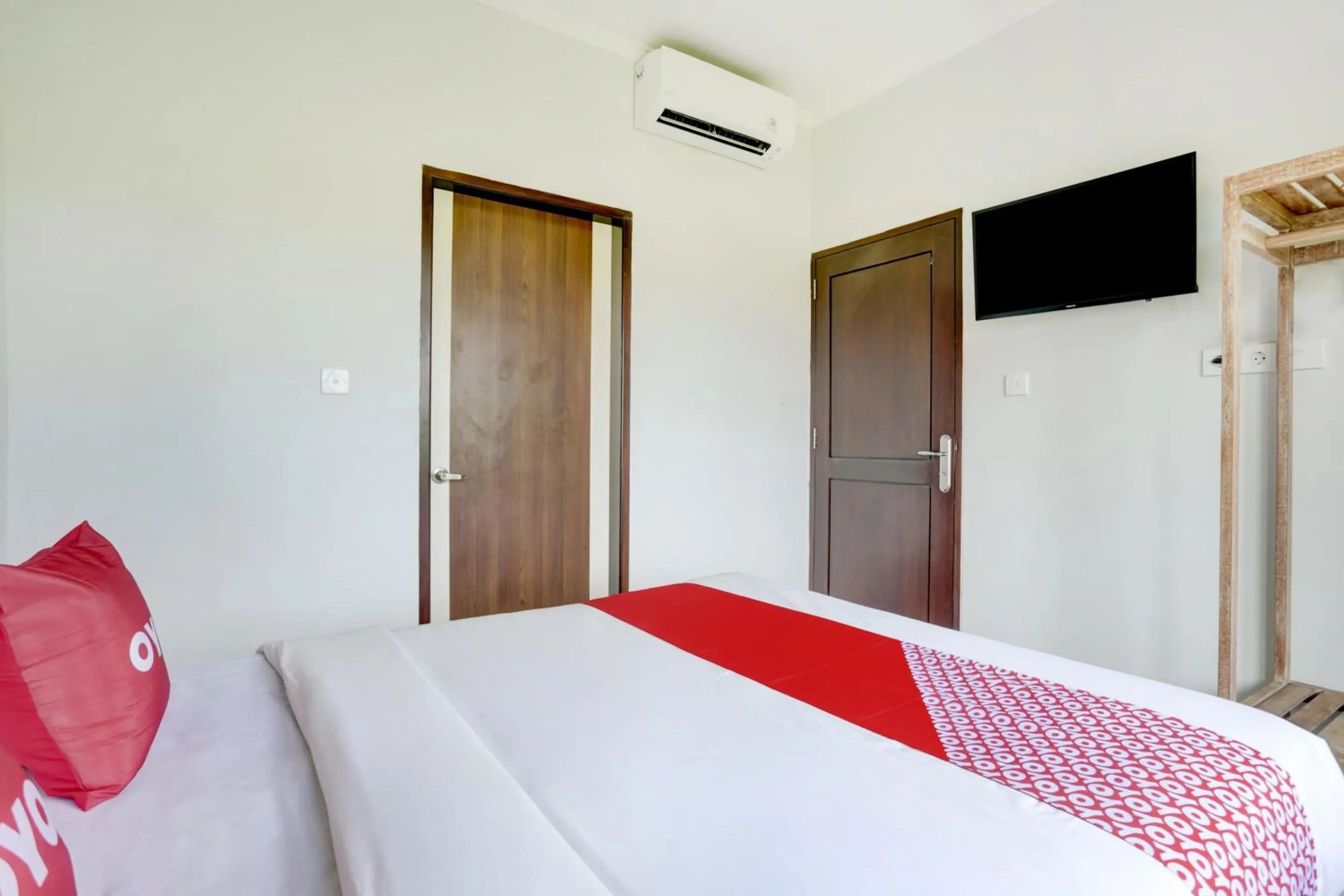 Bedroom, Bed in Hotel O Puri Kramas Canggu