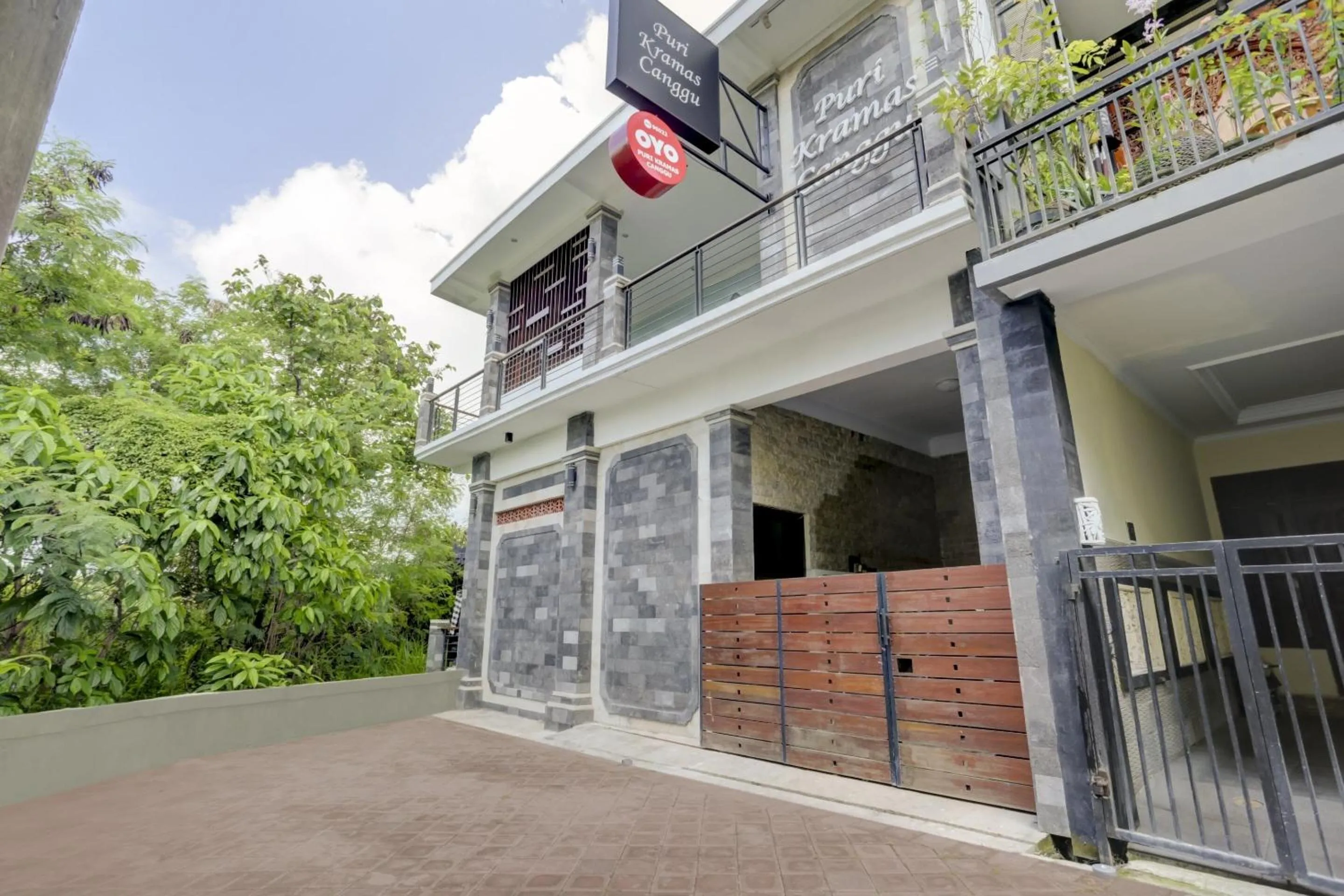 Facade/entrance in Hotel O Puri Kramas Canggu