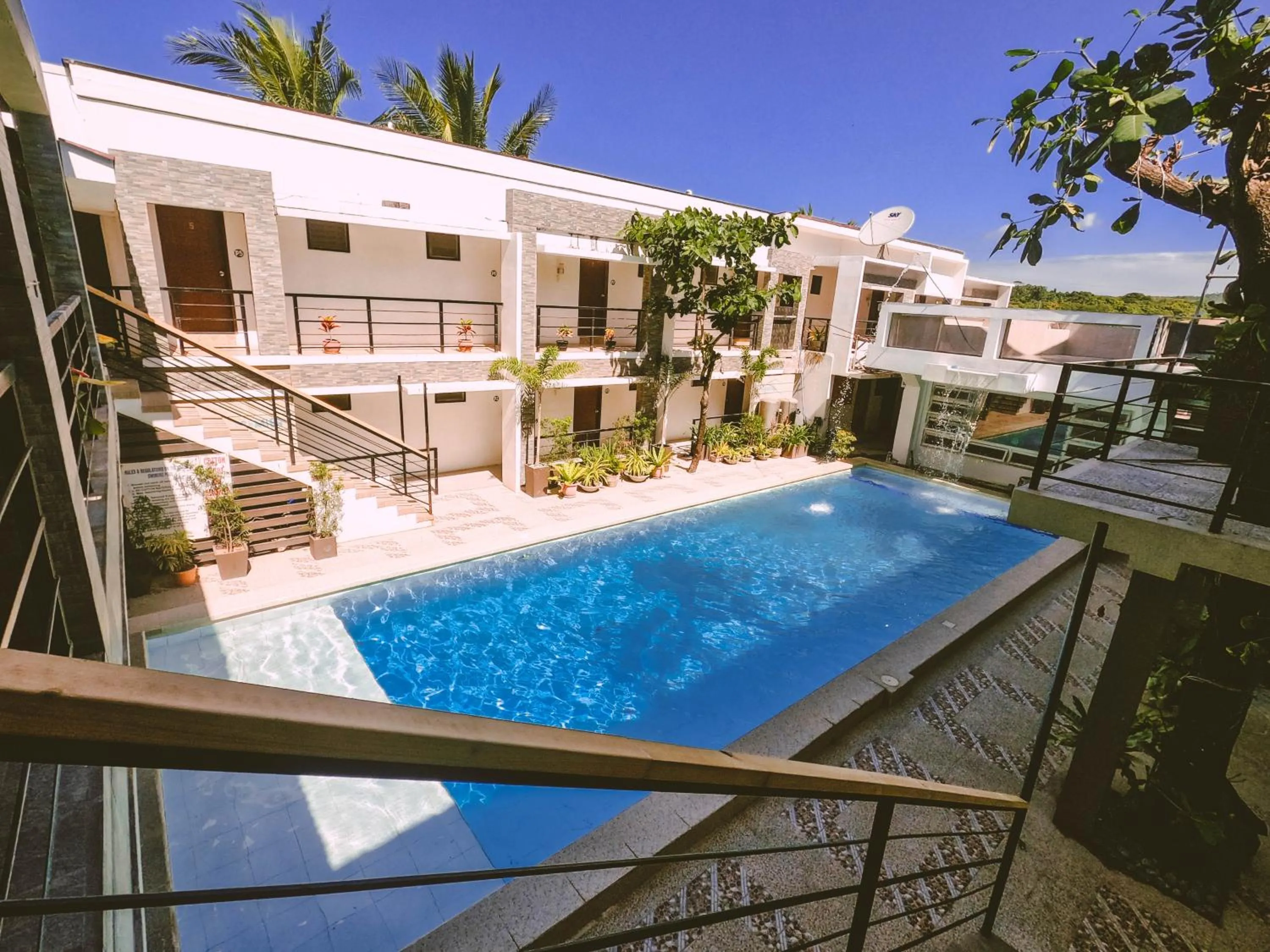 Pool view in Miami Heat Beach Resort