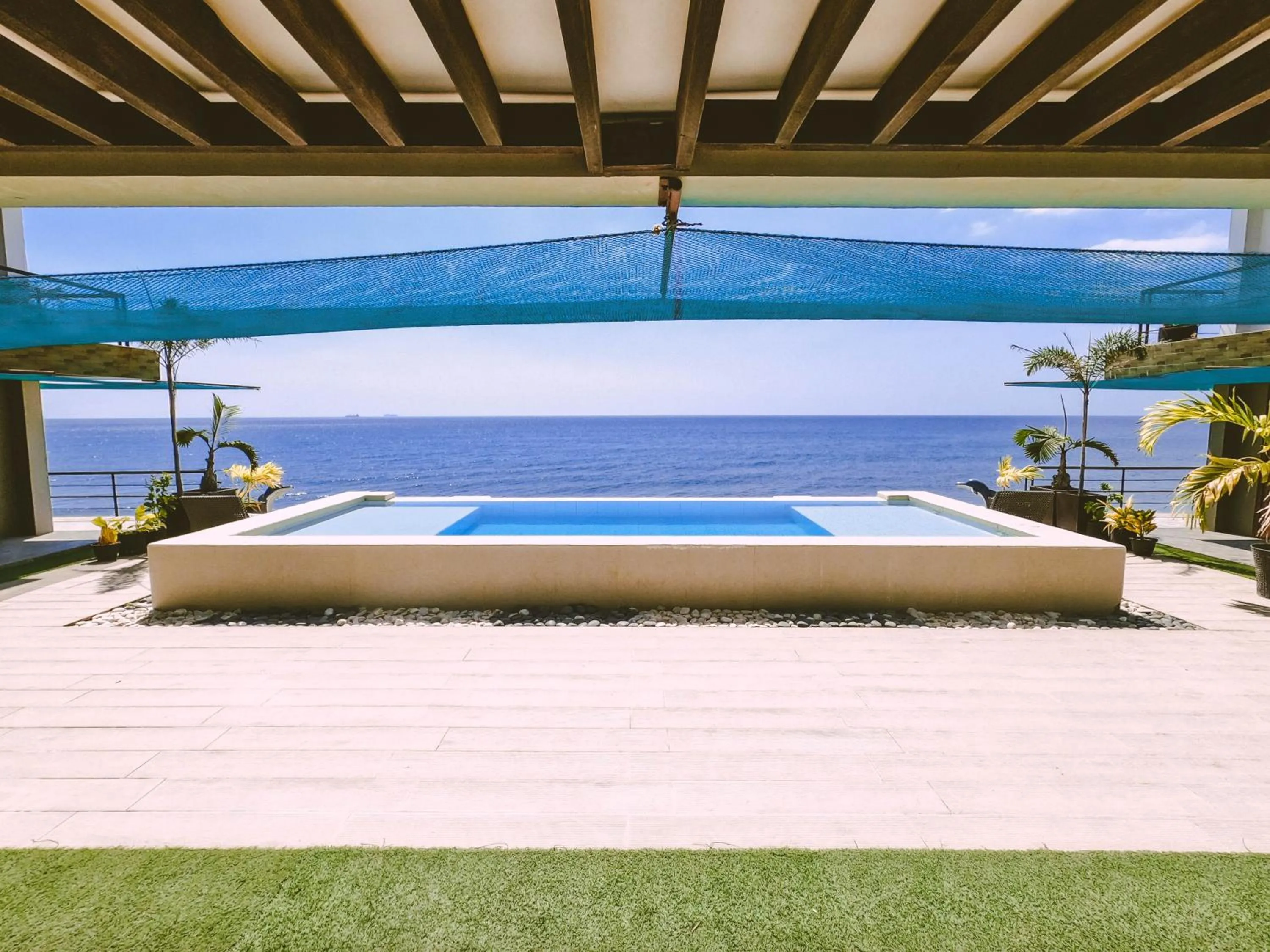 Swimming pool in Miami Heat Beach Resort