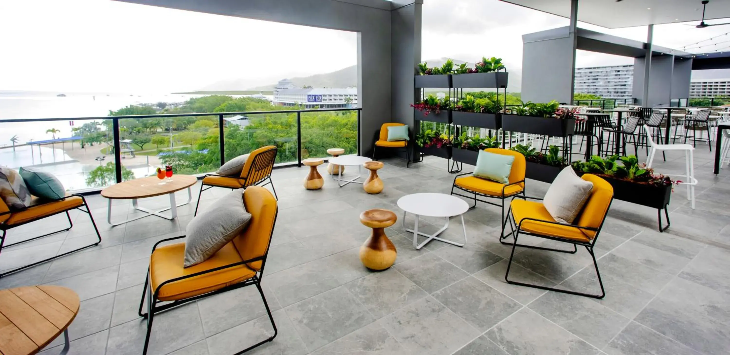 Restaurant/places to eat in Oaks Cairns Hotel Restaurant/places to eat in Oaks Cairns Hotel