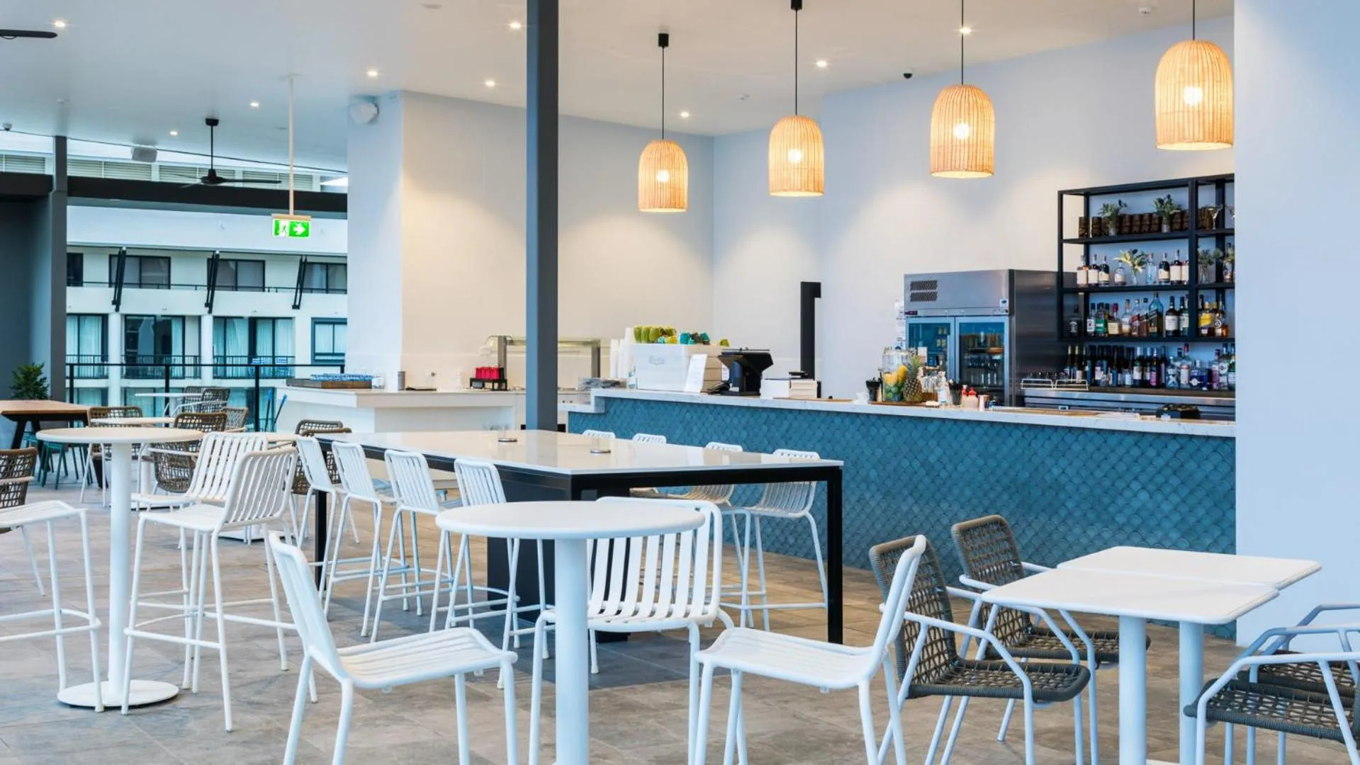 Restaurant/places to eat in Oaks Cairns Hotel