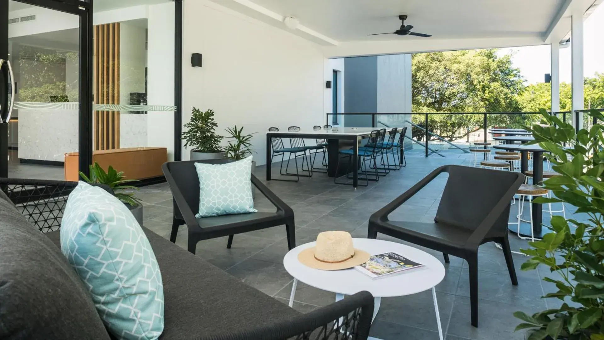 Lounge or bar in Oaks Cairns Hotel Lounge or bar in Oaks Cairns Hotel