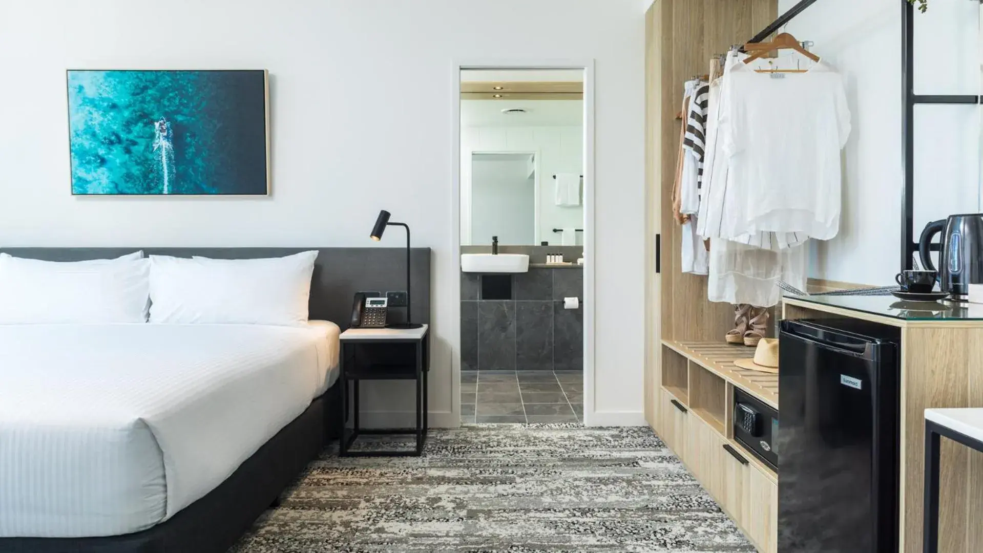 Photo of the whole room, Bed in Oaks Cairns Hotel Photo of the whole room, Bed in Oaks Cairns Hotel