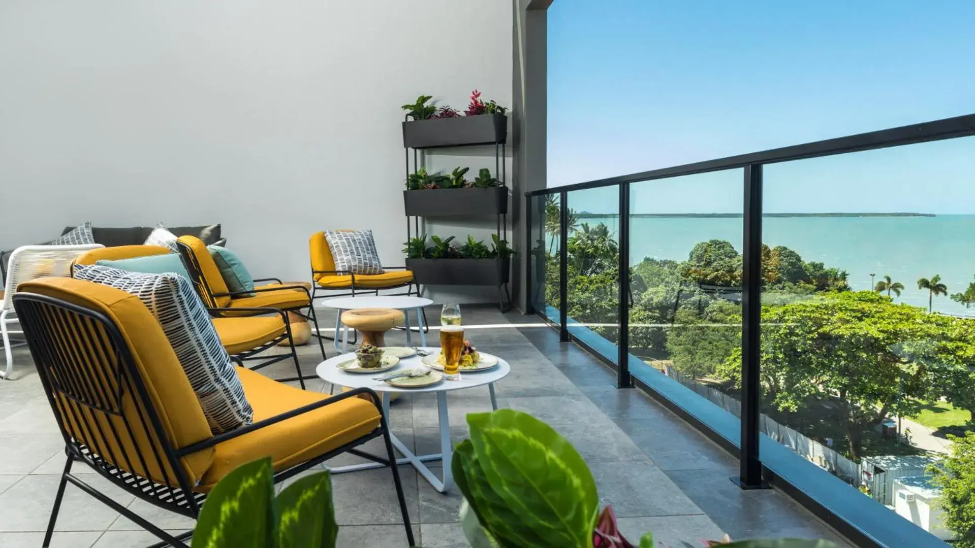 Restaurant/places to eat in Oaks Cairns Hotel Restaurant/places to eat in Oaks Cairns Hotel