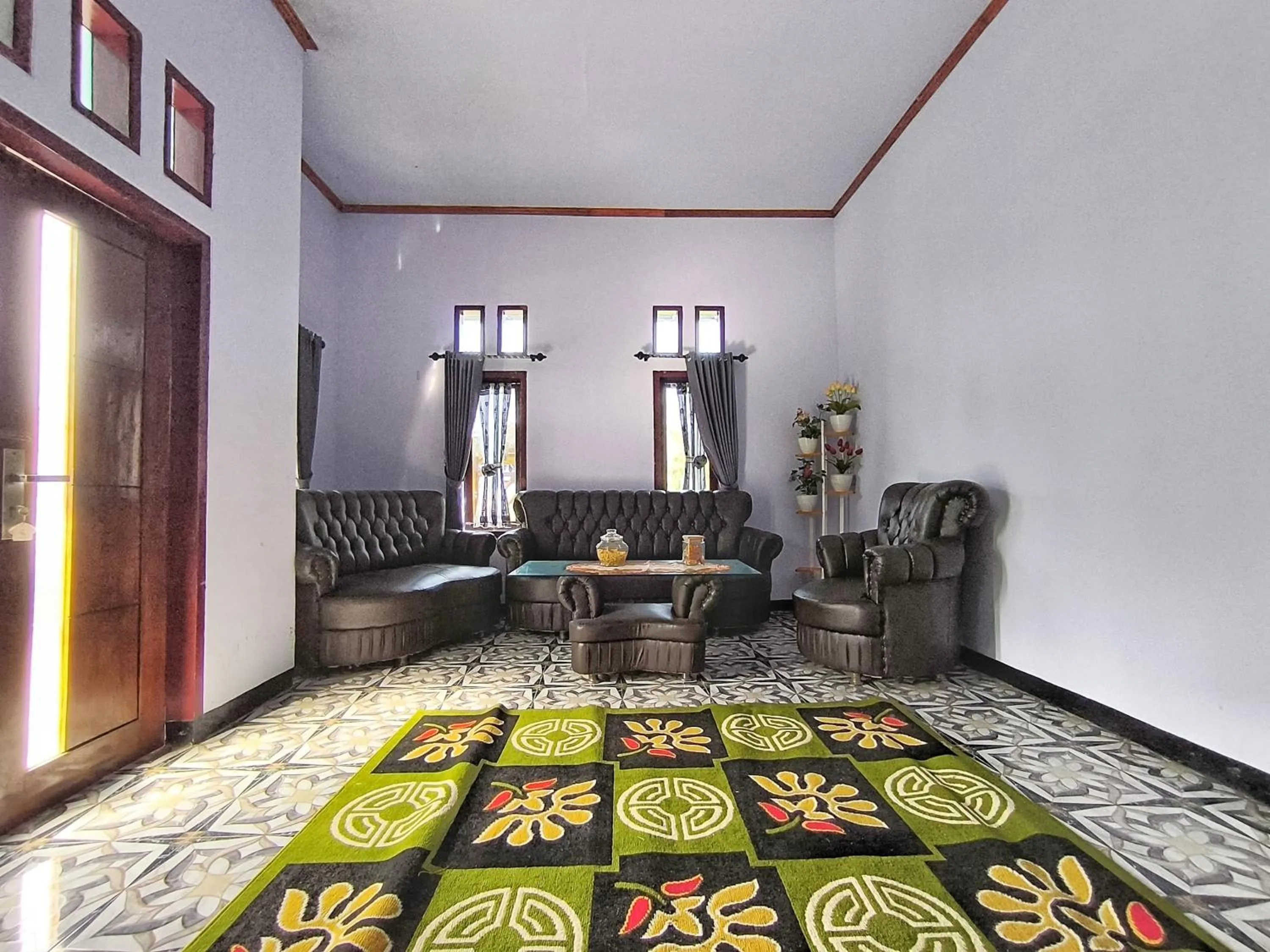 Living room in Elen Homestay by ABM