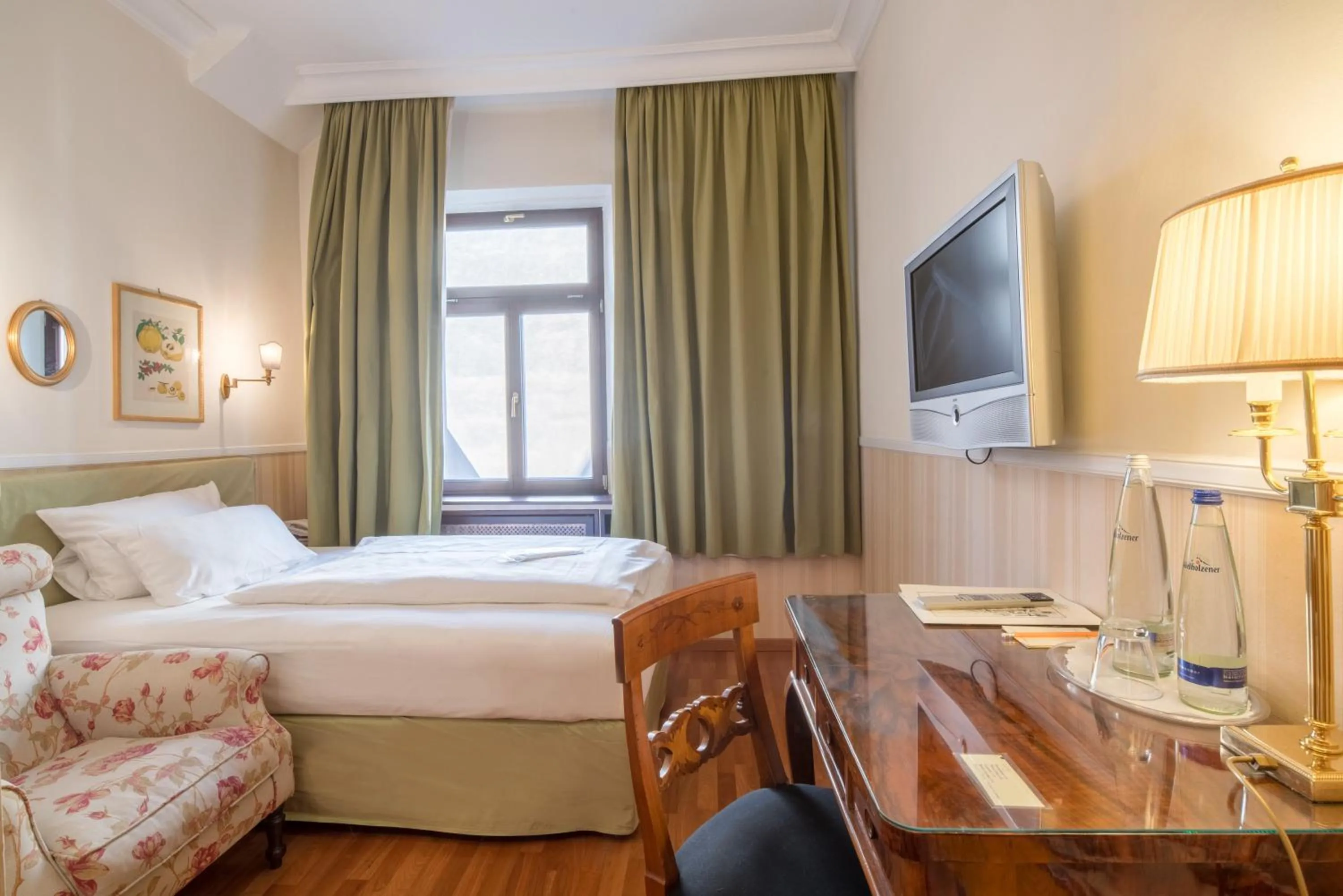 Bed in Hotel Deutscher Kaiser