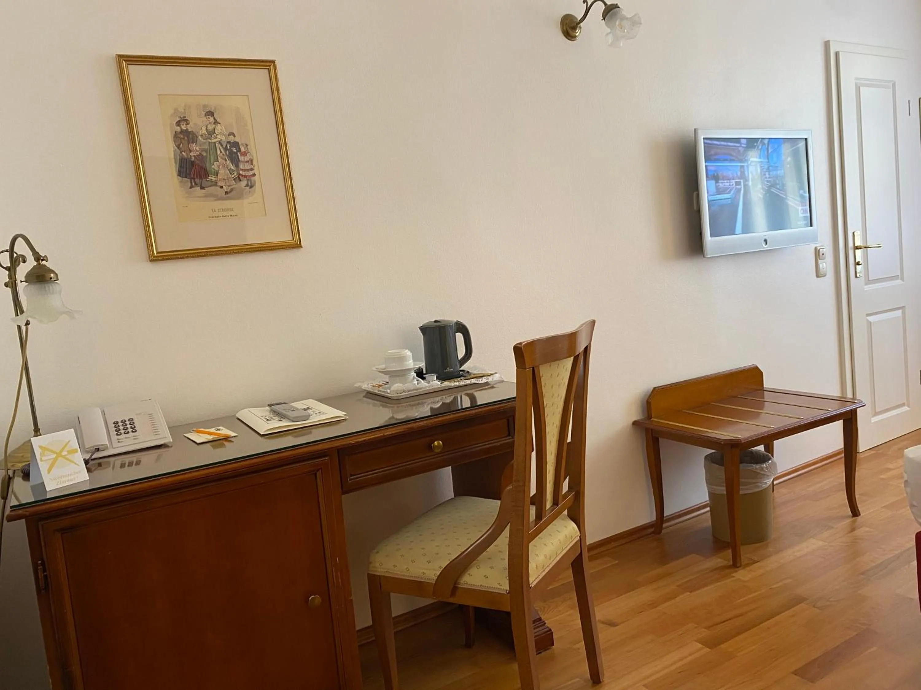 TV and multimedia in Hotel Deutscher Kaiser