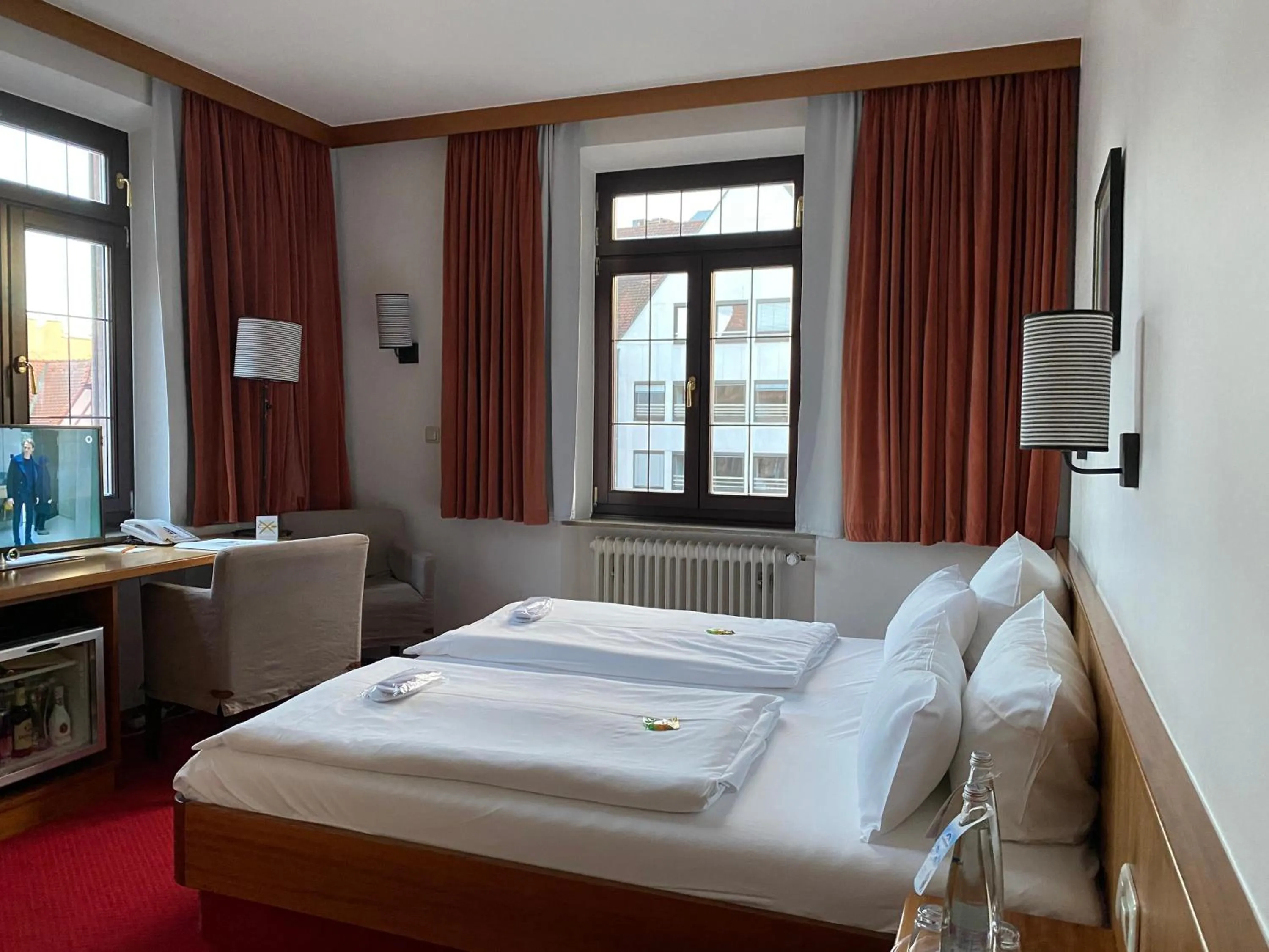 Photo of the whole room, Bed in Hotel Deutscher Kaiser