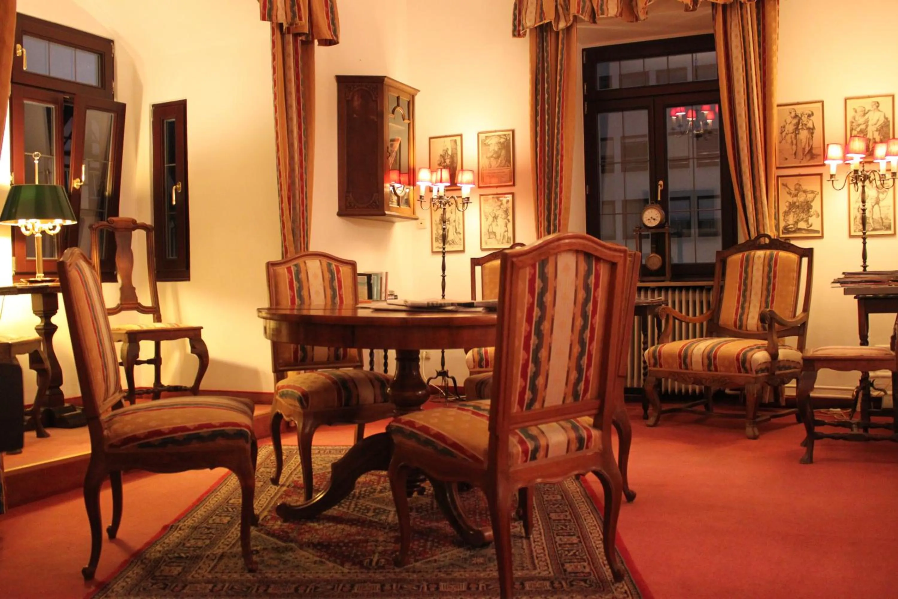 Communal lounge/ TV room in Hotel Deutscher Kaiser