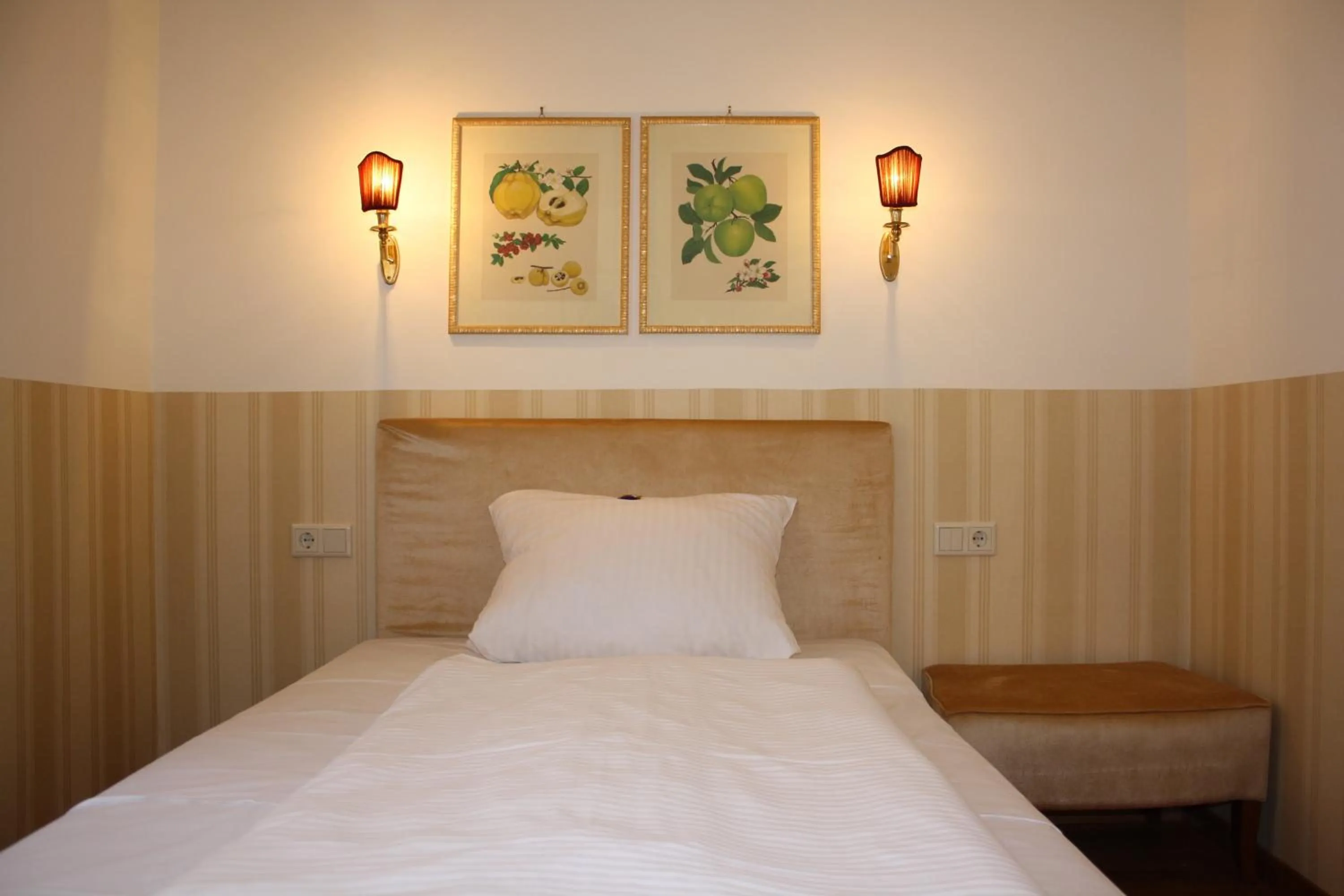 Bed in Hotel Deutscher Kaiser