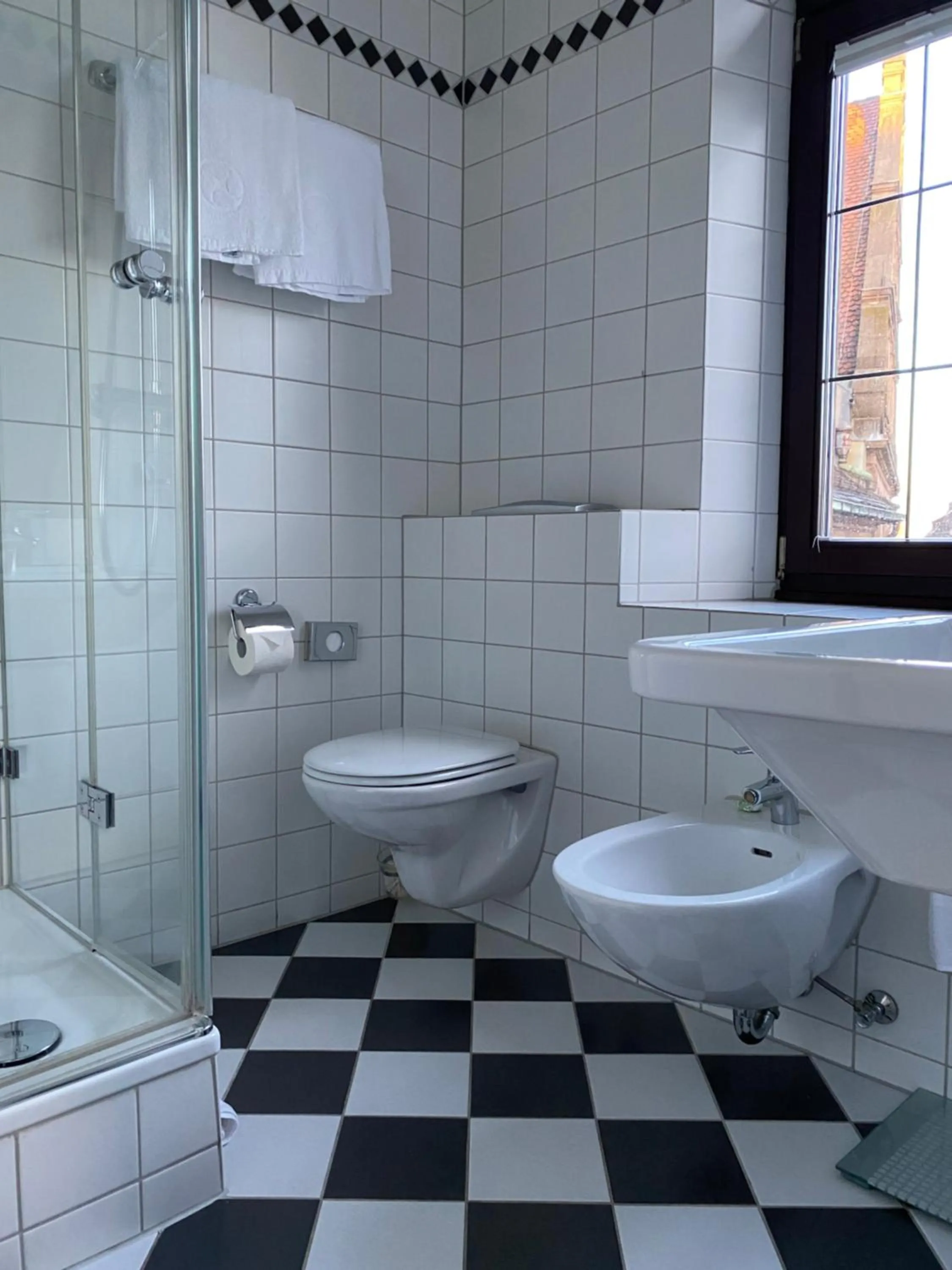 Bathroom in Hotel Deutscher Kaiser