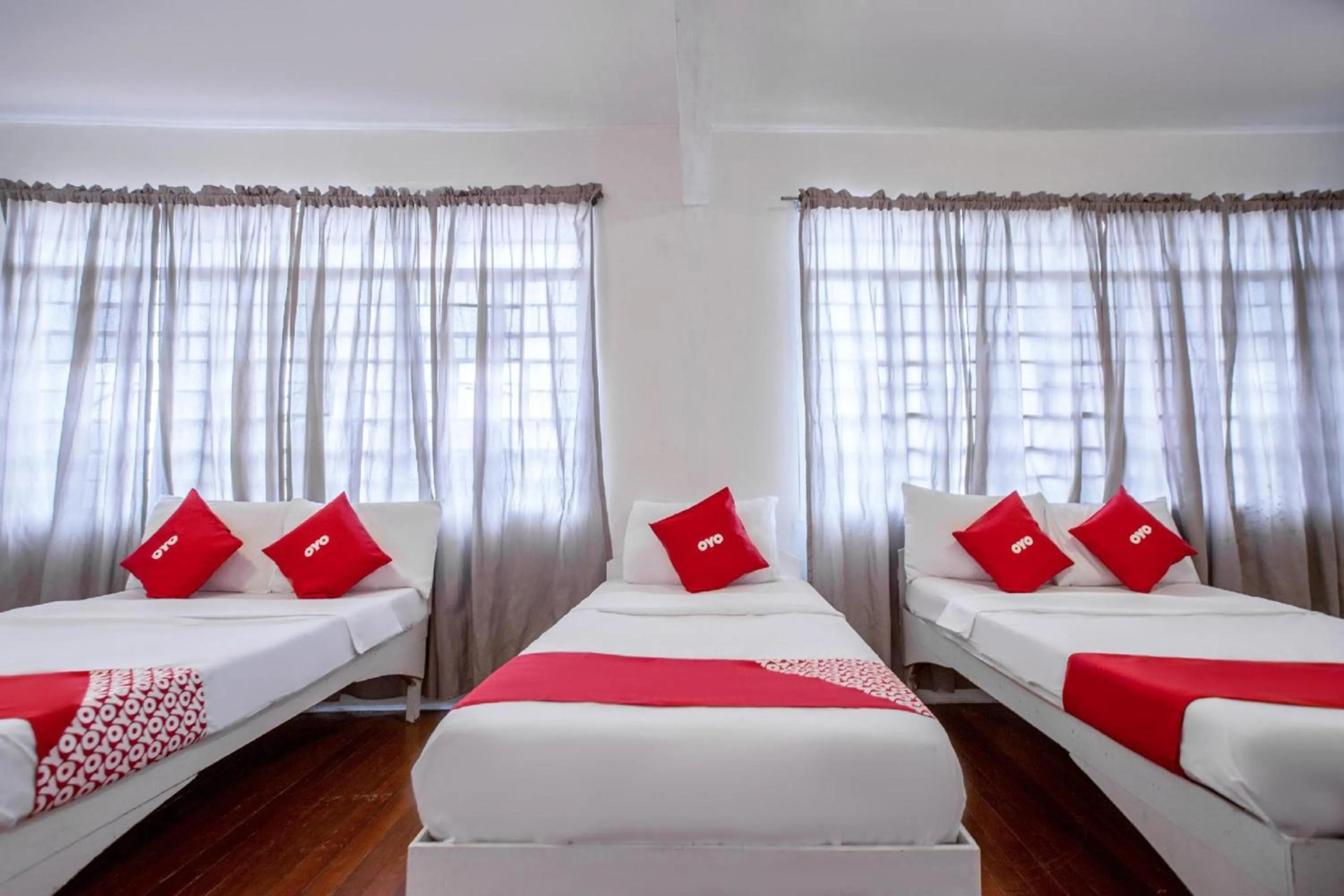 Bedroom, Bed in OYO 588 Sunrock Resort