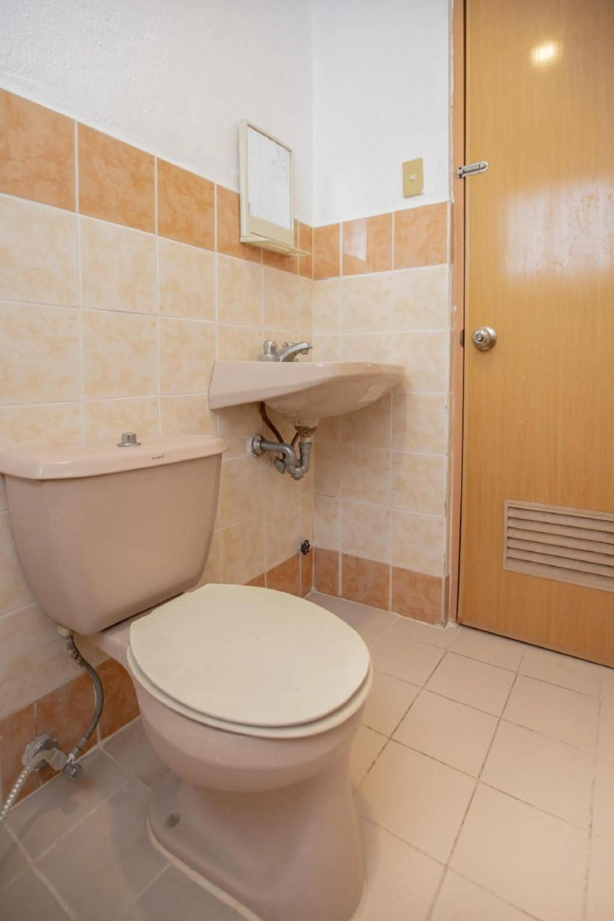 Bathroom in OYO 588 Sunrock Resort