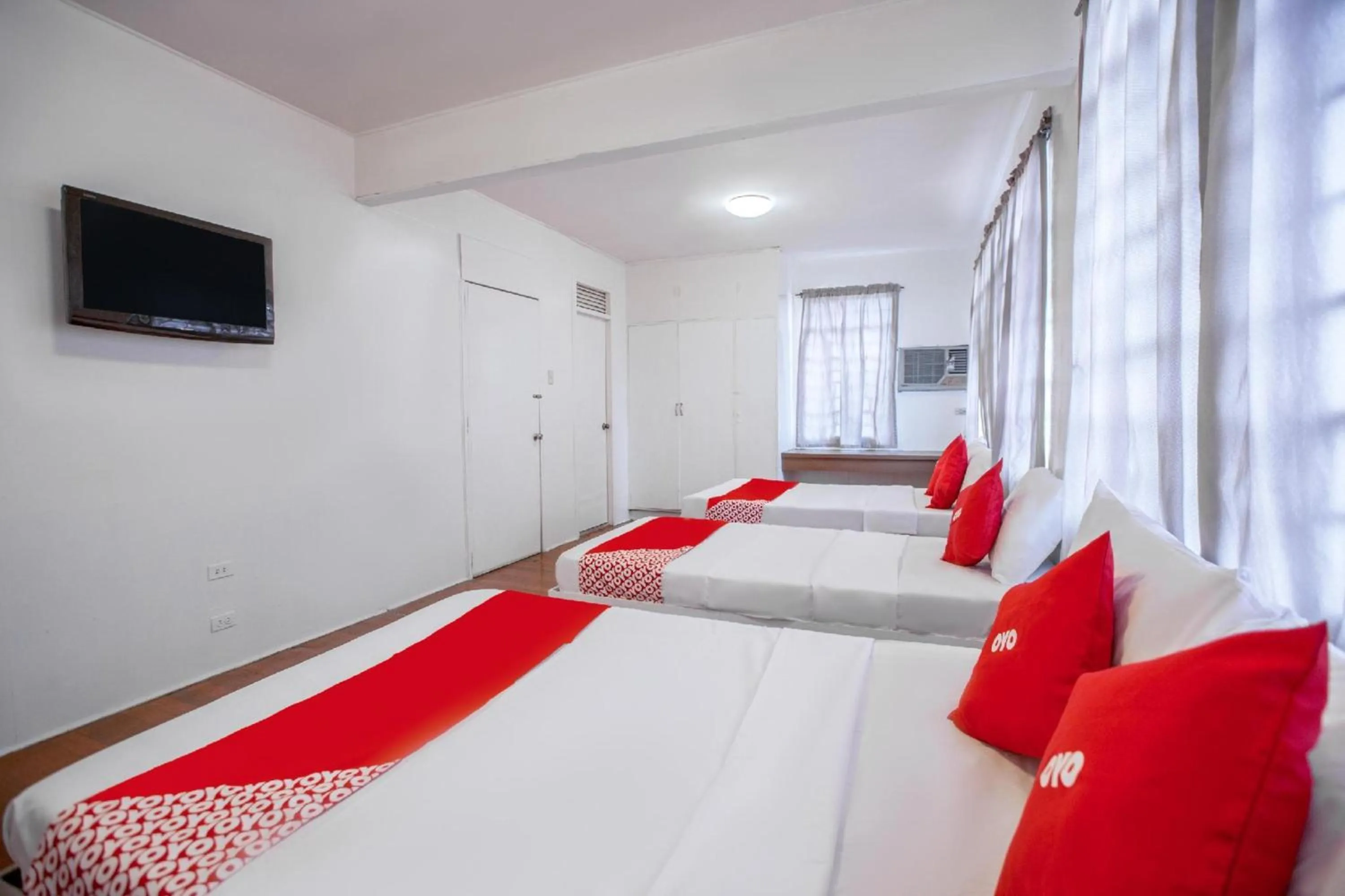 Bedroom, Bed in OYO 588 Sunrock Resort