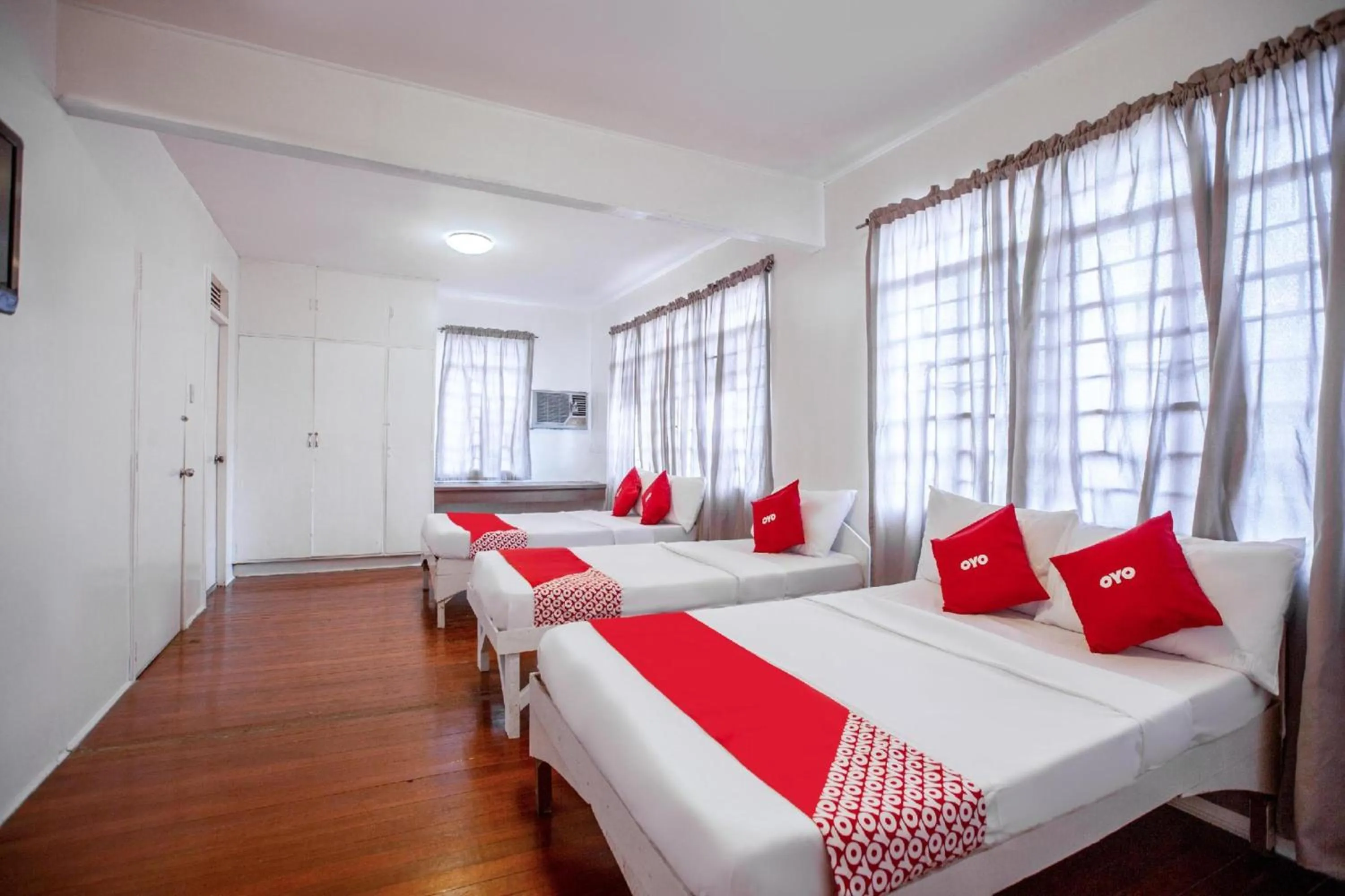 Bedroom, Bed in OYO 588 Sunrock Resort