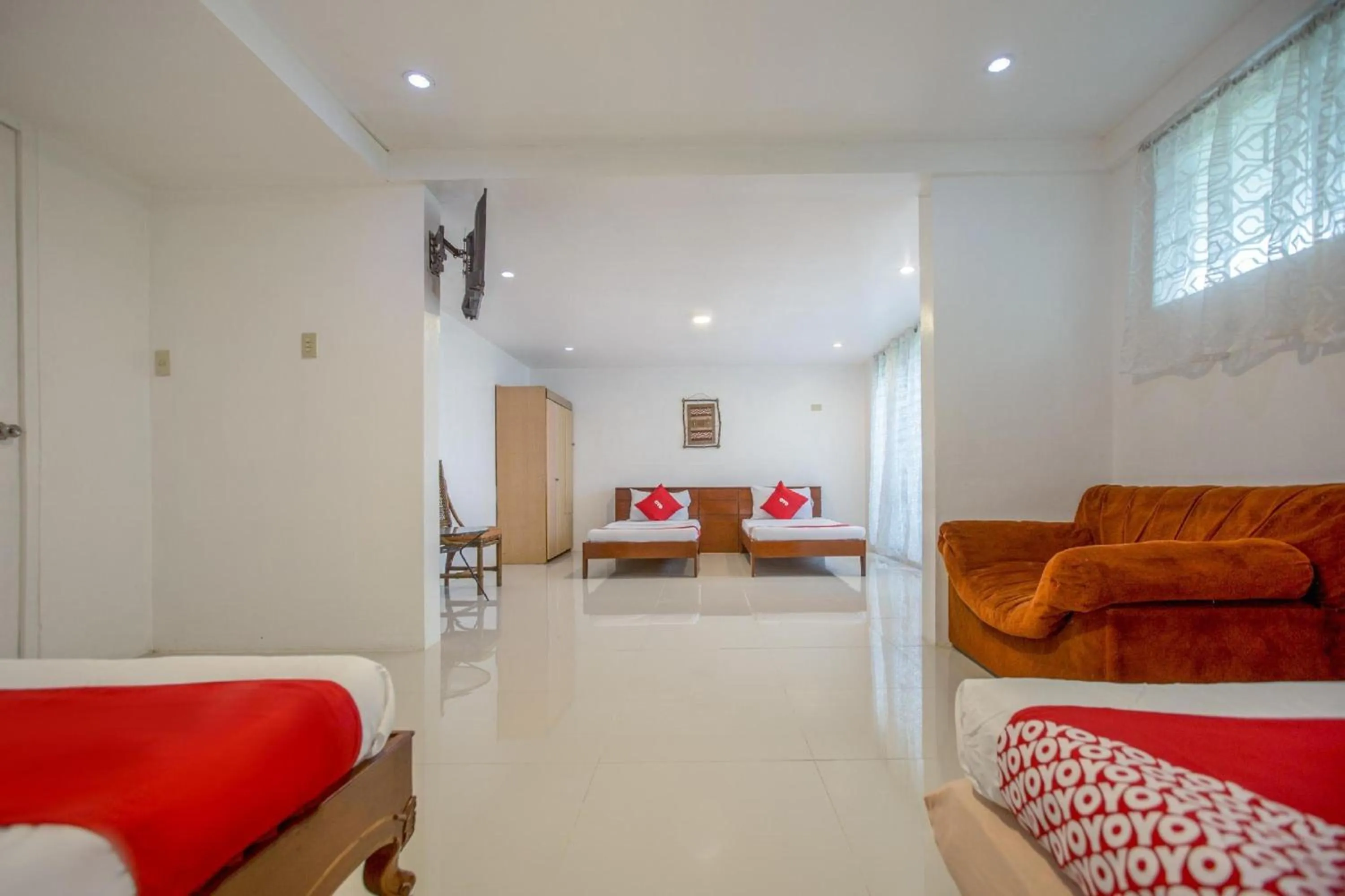 Bedroom, Bed in OYO 588 Sunrock Resort