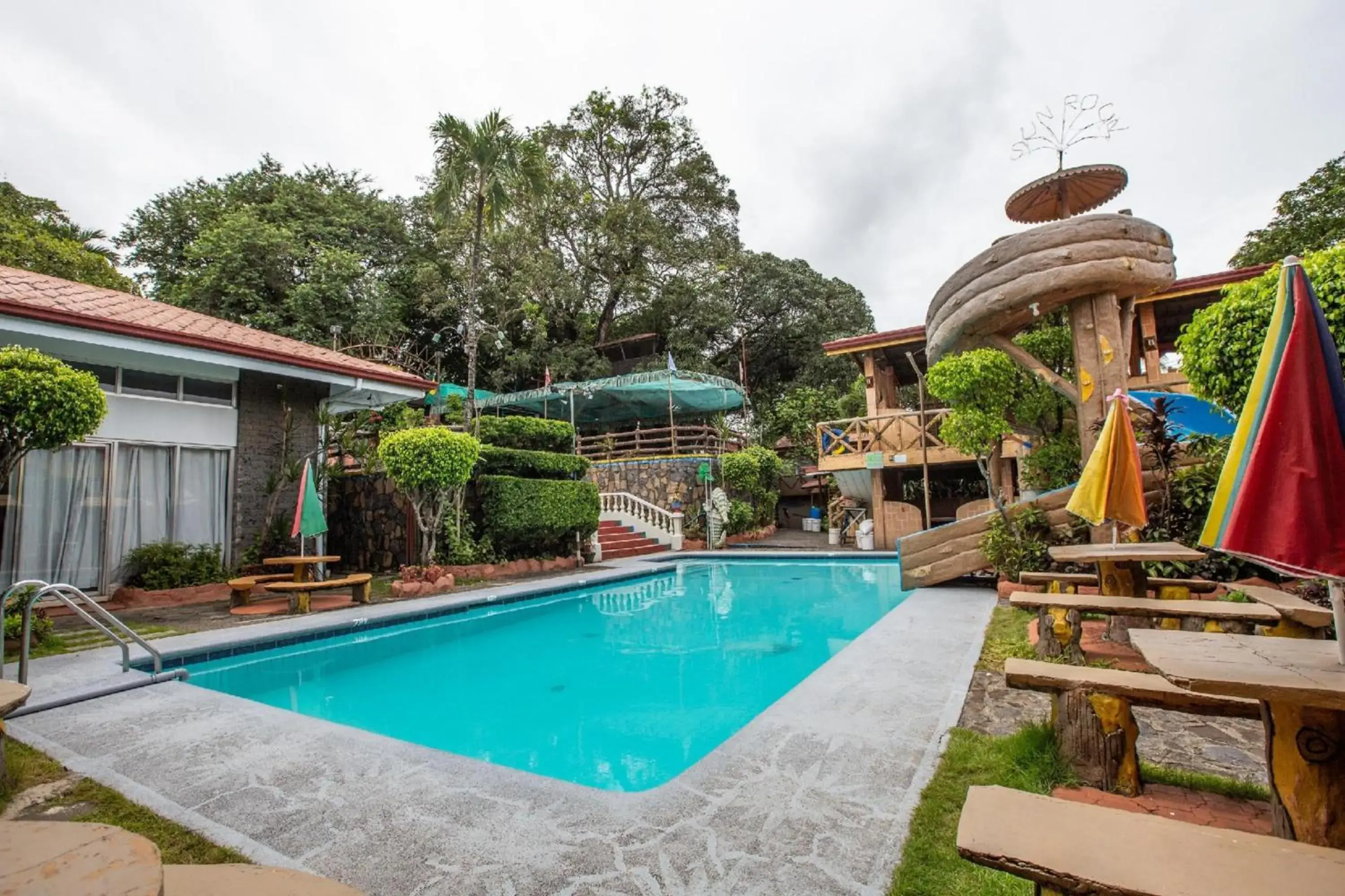 Property building in OYO 588 Sunrock Resort Property building in OYO 588 Sunrock Resort