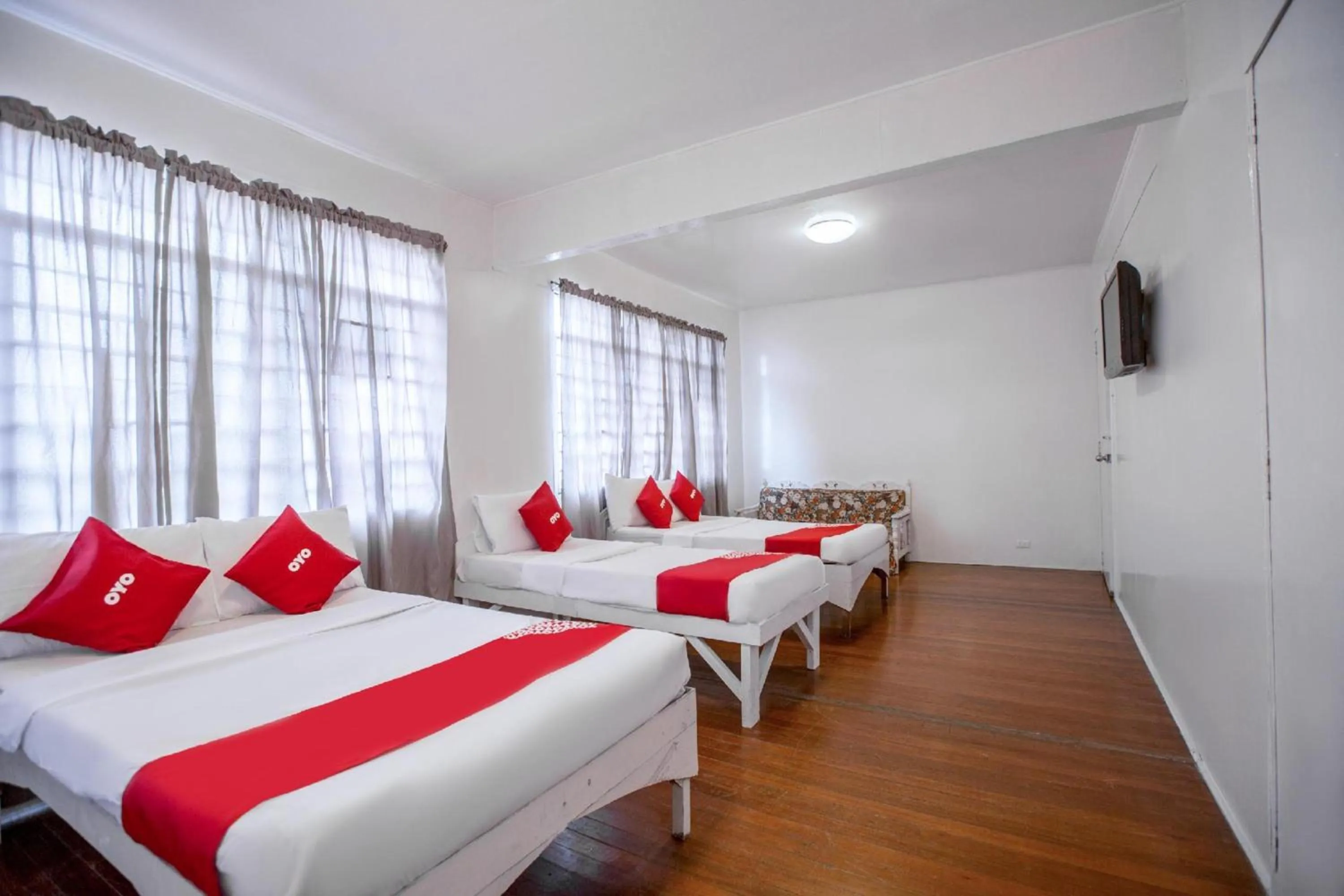 Bedroom, Bed in OYO 588 Sunrock Resort