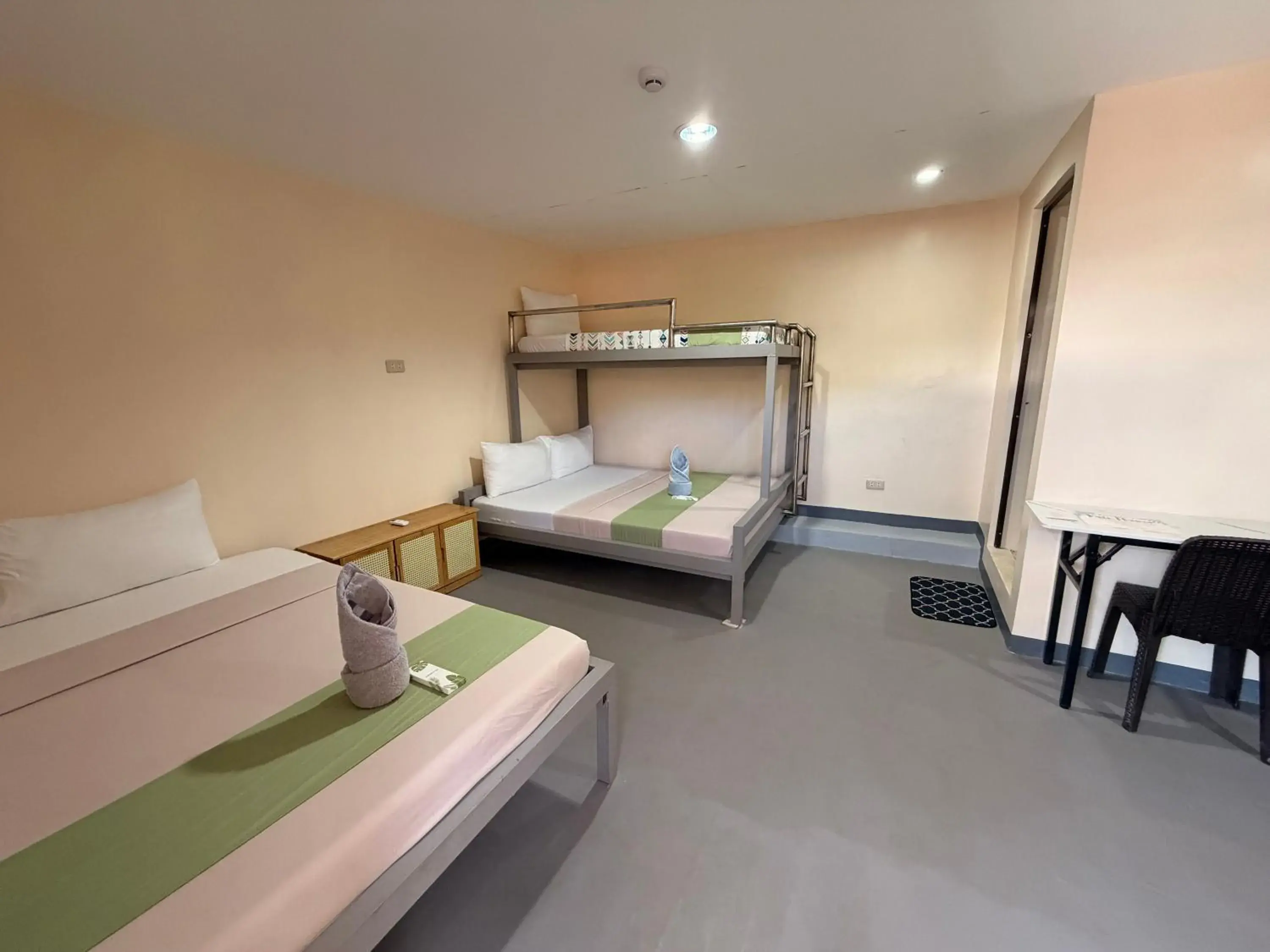 Family, Bed in Rain Haven Lodging House Family, Bed in Rain Haven Lodging House