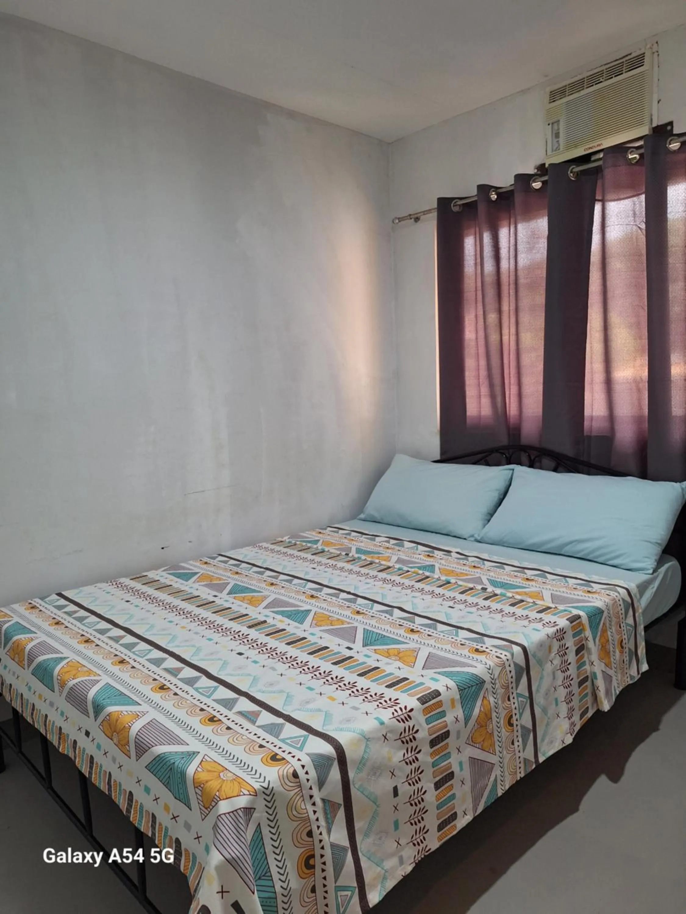 Bed in Rain Haven Lodging House